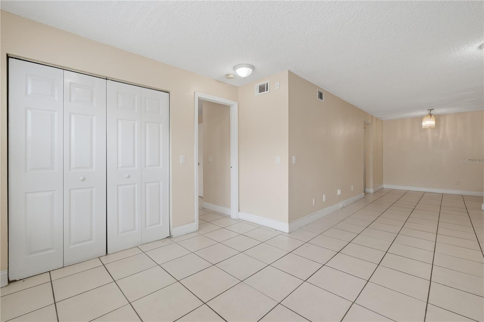VENETIAN PLACE - Residential