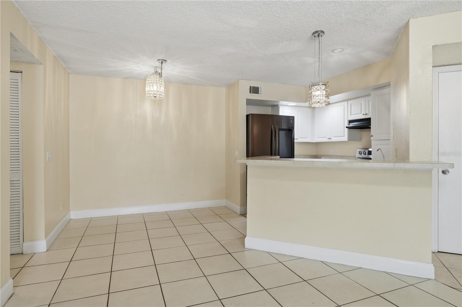 VENETIAN PLACE - Residential