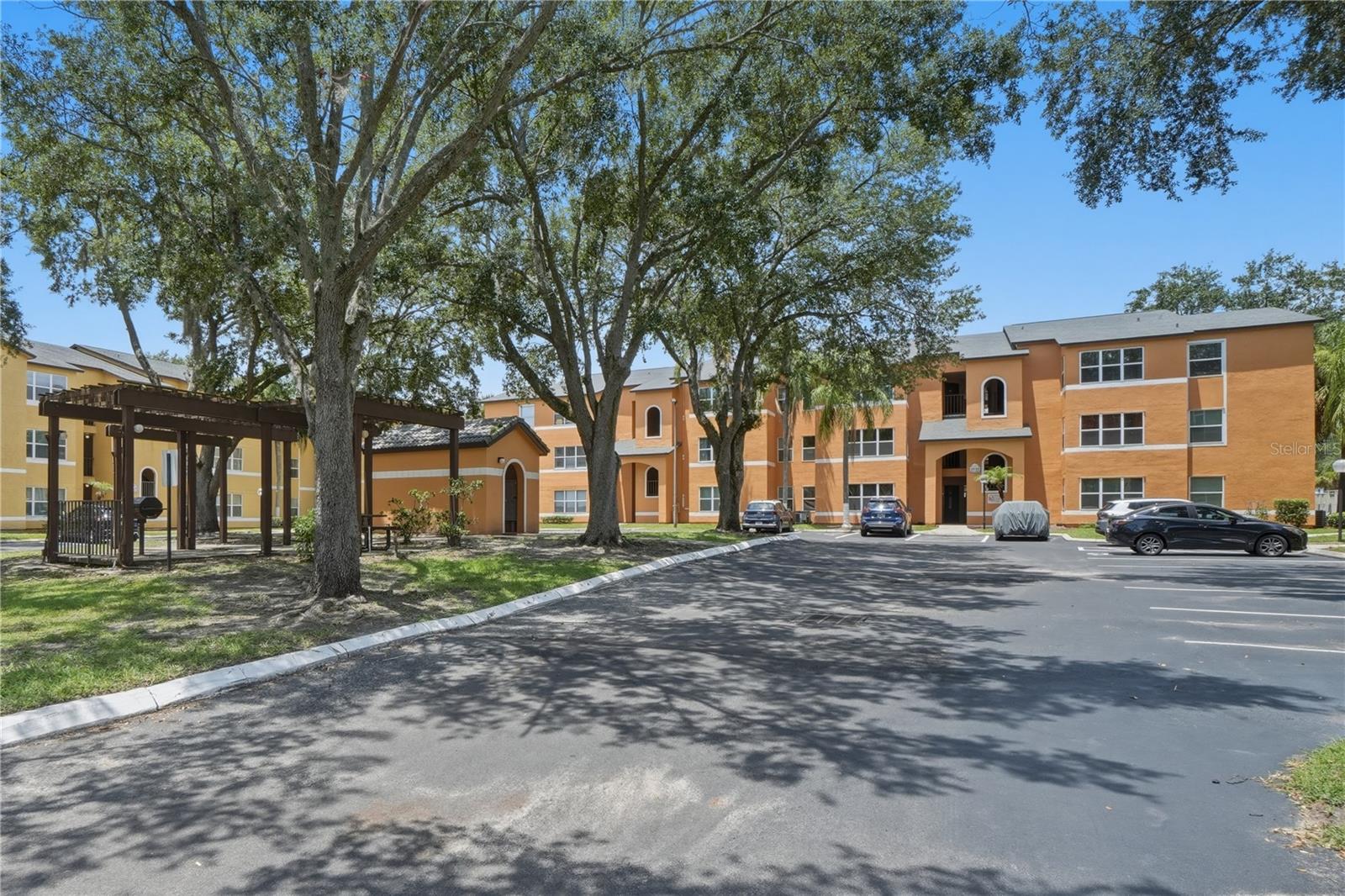 VENETIAN PLACE - Residential