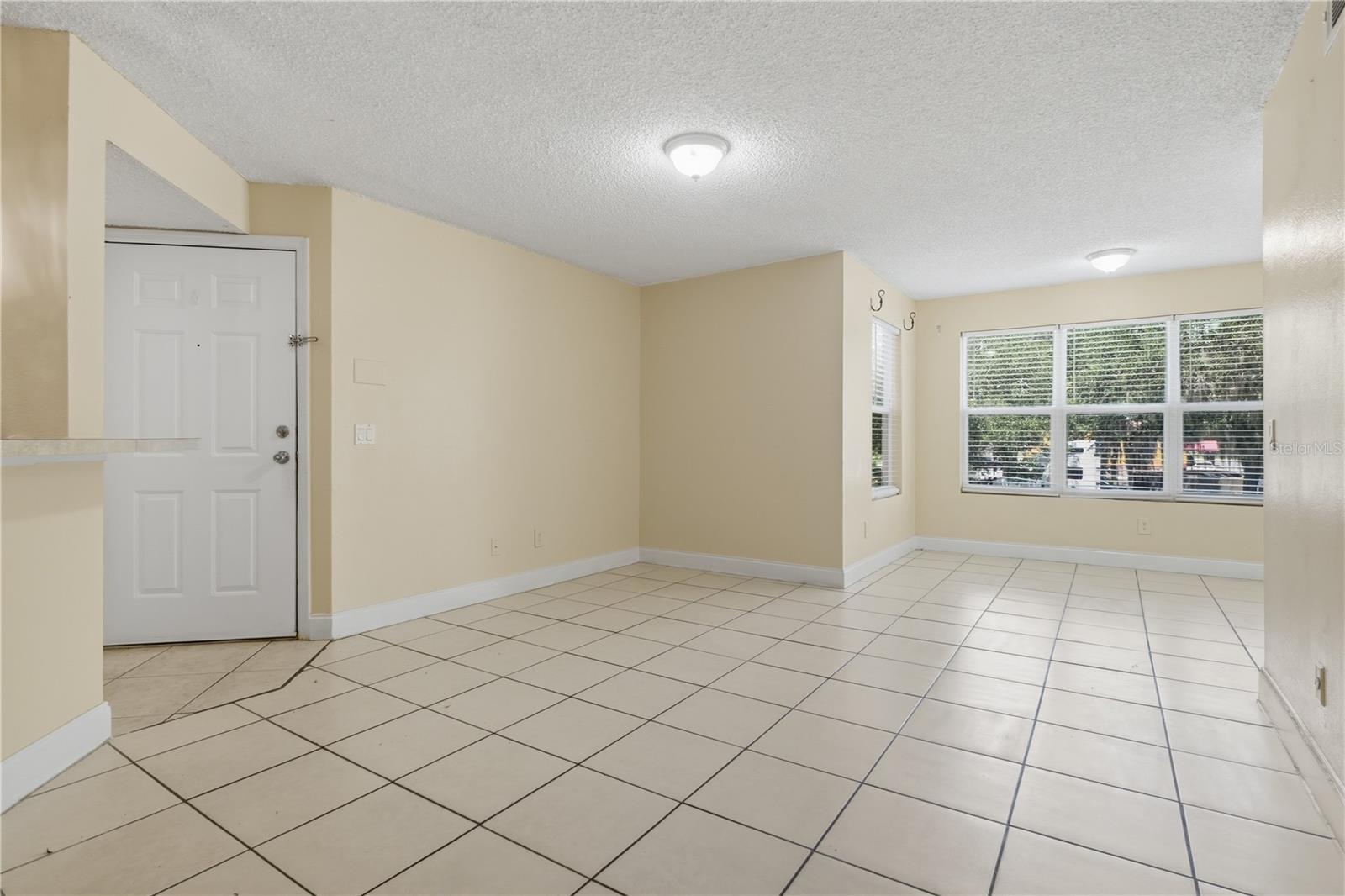 VENETIAN PLACE - Residential