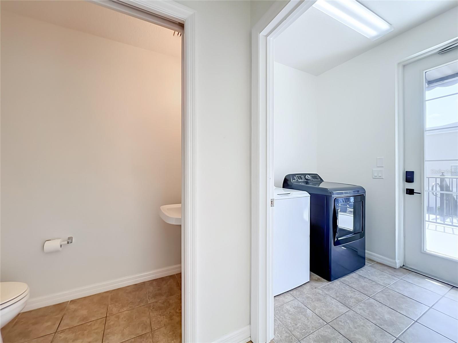 AVALON PARK LIVE/WORK UNS - Residential Lease
