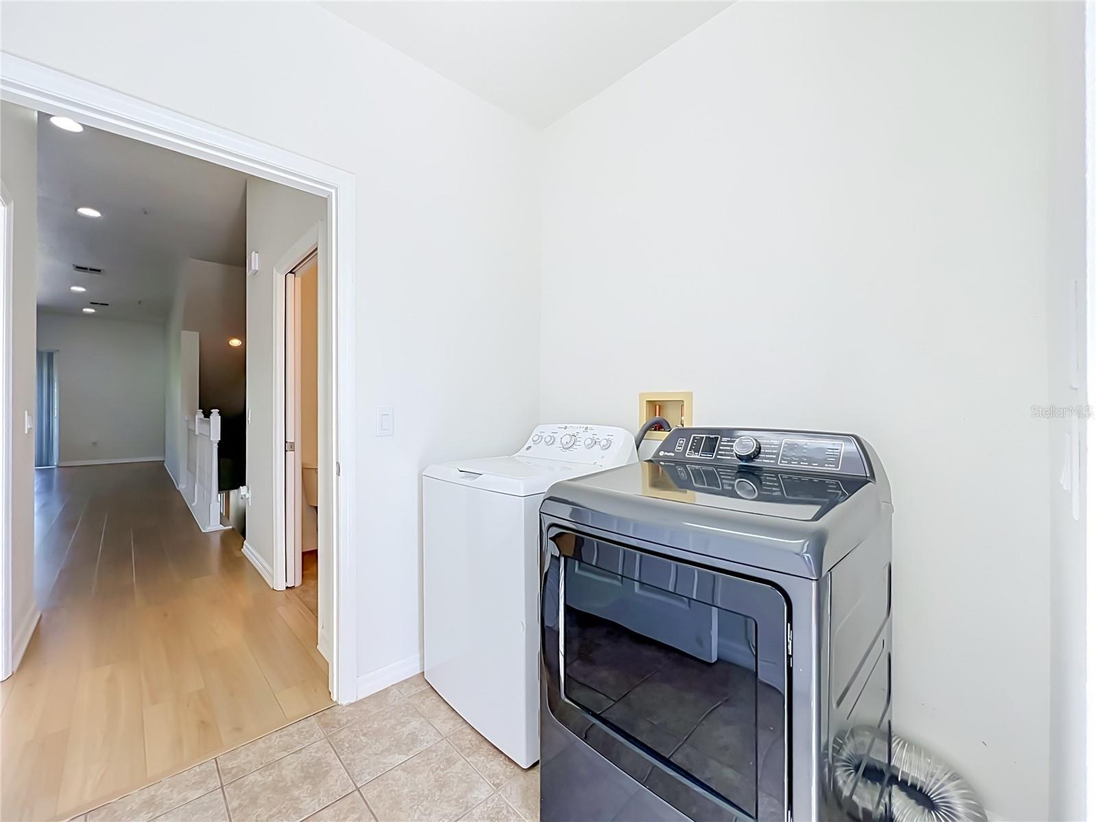 AVALON PARK LIVE/WORK UNS - Residential Lease