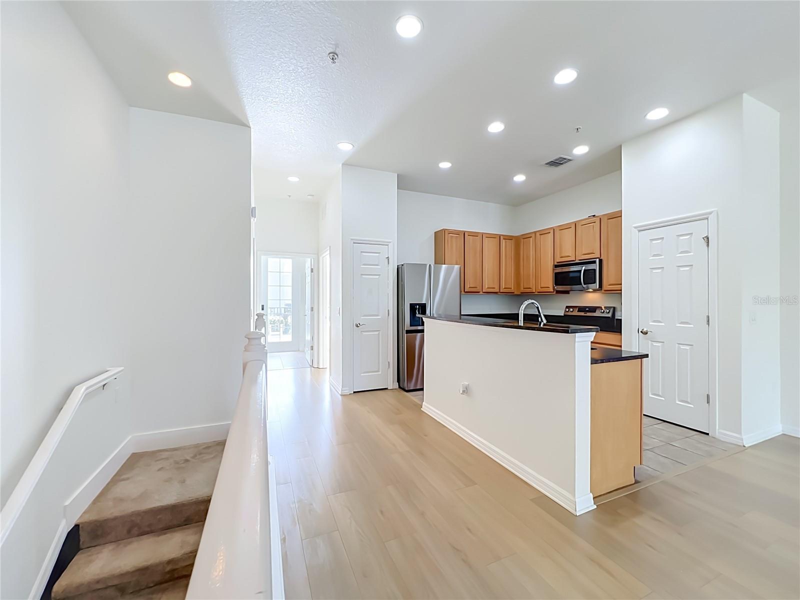 AVALON PARK LIVE/WORK UNS - Residential Lease