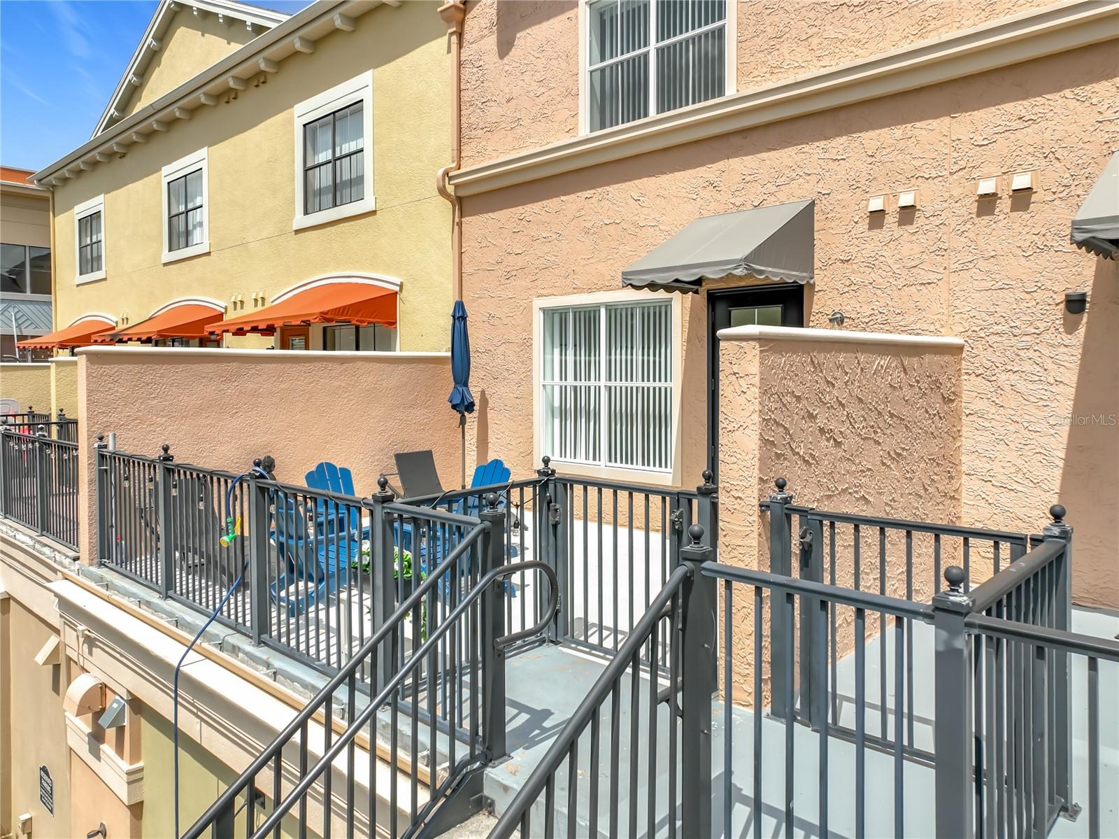 AVALON PARK LIVE/WORK UNS - Residential Lease