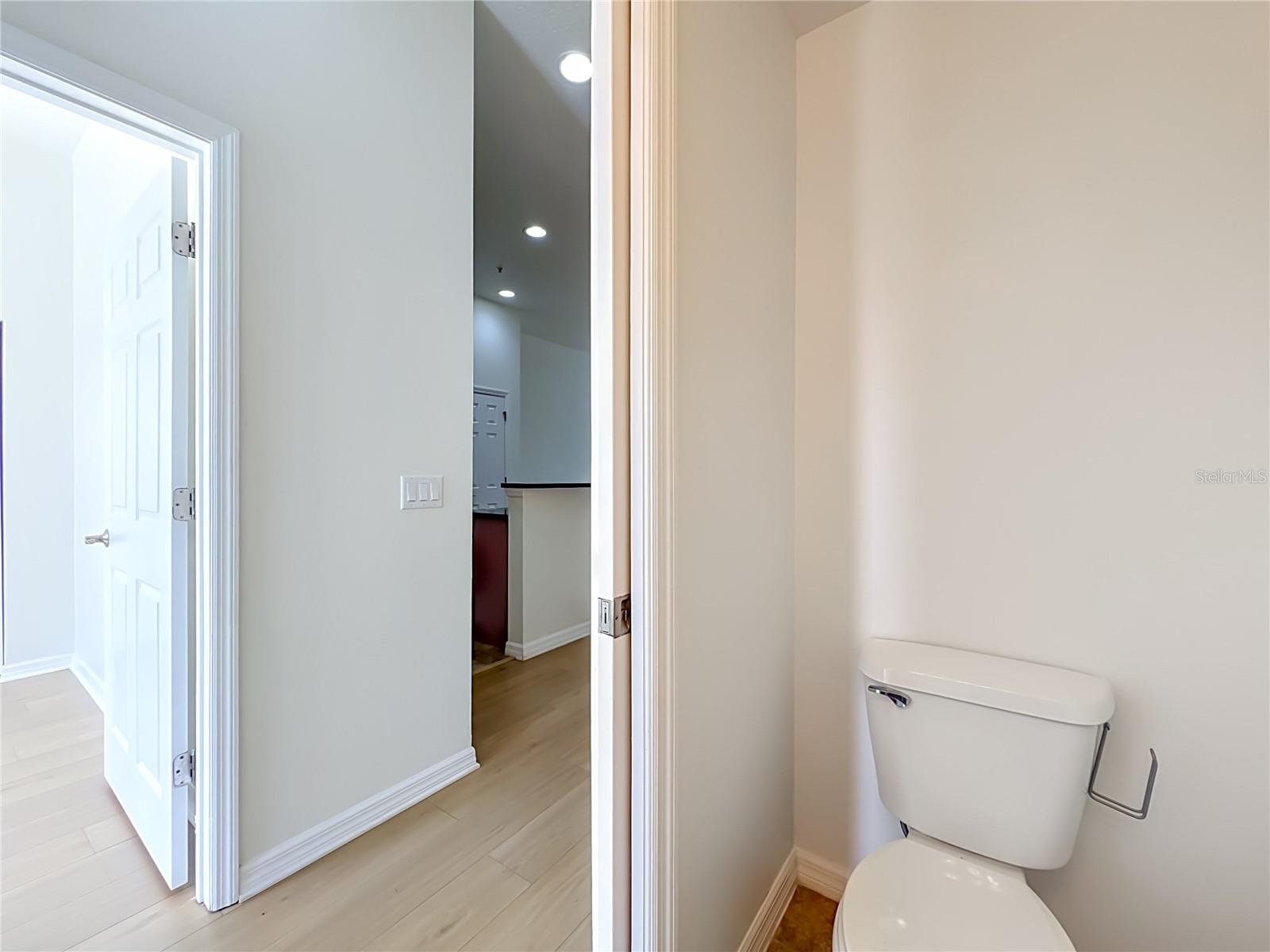 AVALON PARK LIVE/WORK UNS - Residential Lease