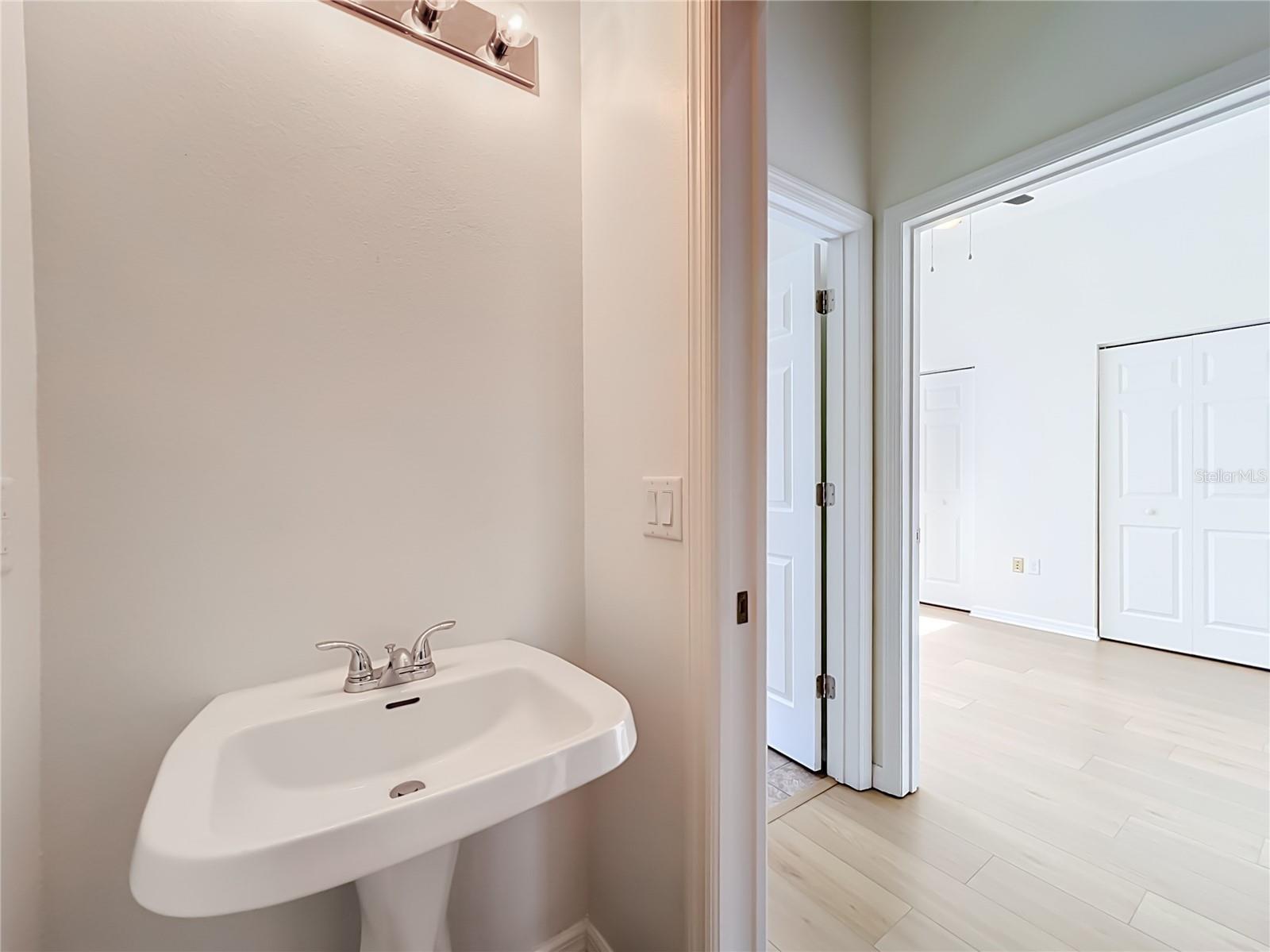 AVALON PARK LIVE/WORK UNS - Residential Lease
