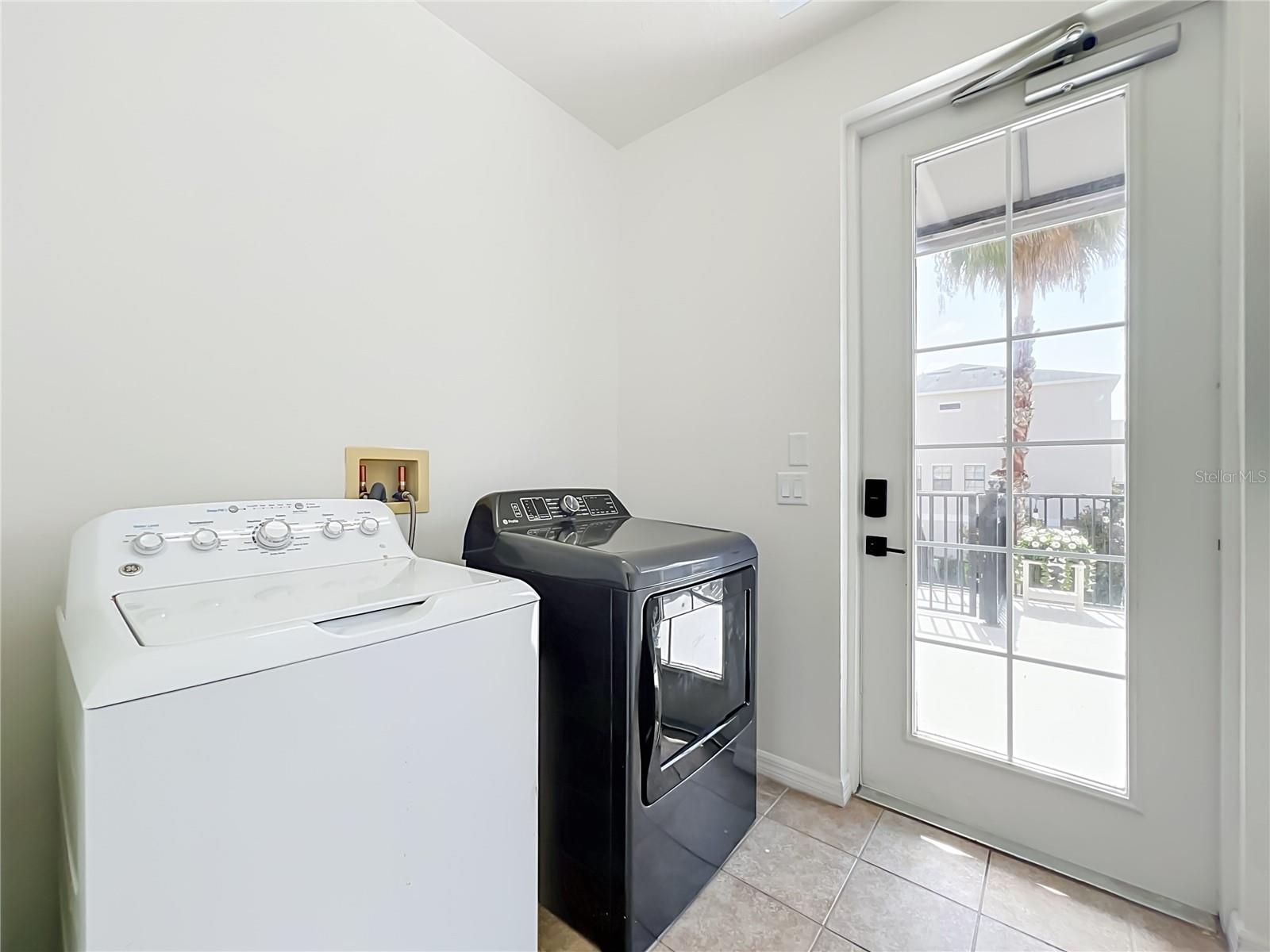 AVALON PARK LIVE/WORK UNS - Residential Lease
