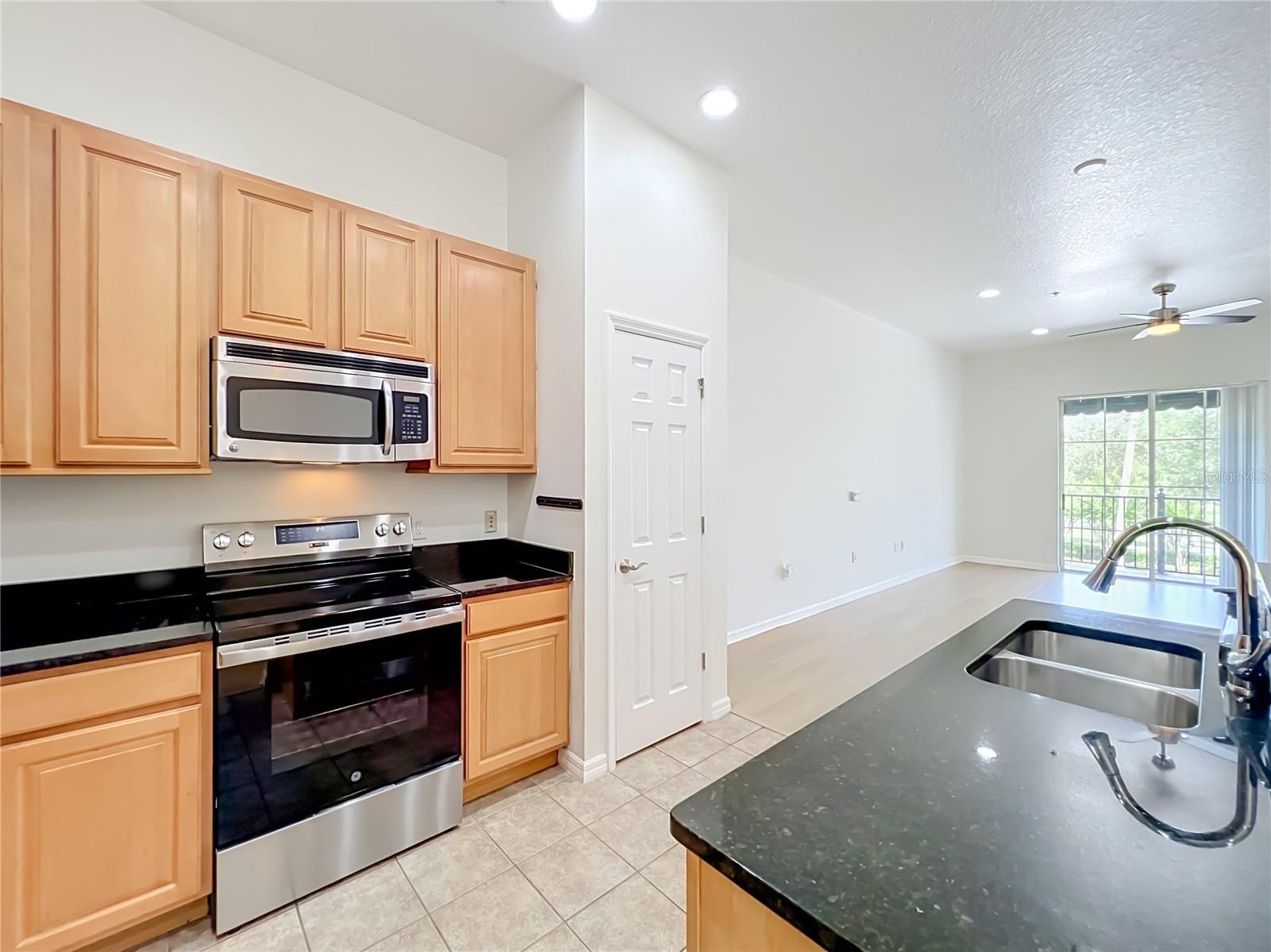 AVALON PARK LIVE/WORK UNS - Residential Lease