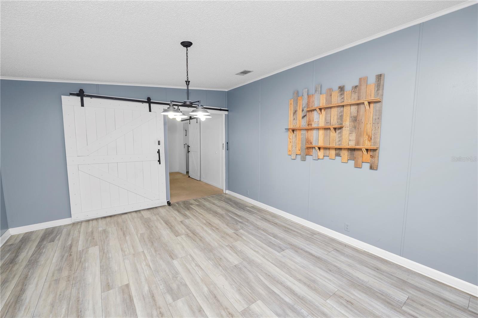 COUNTRY KNOLL - Residential