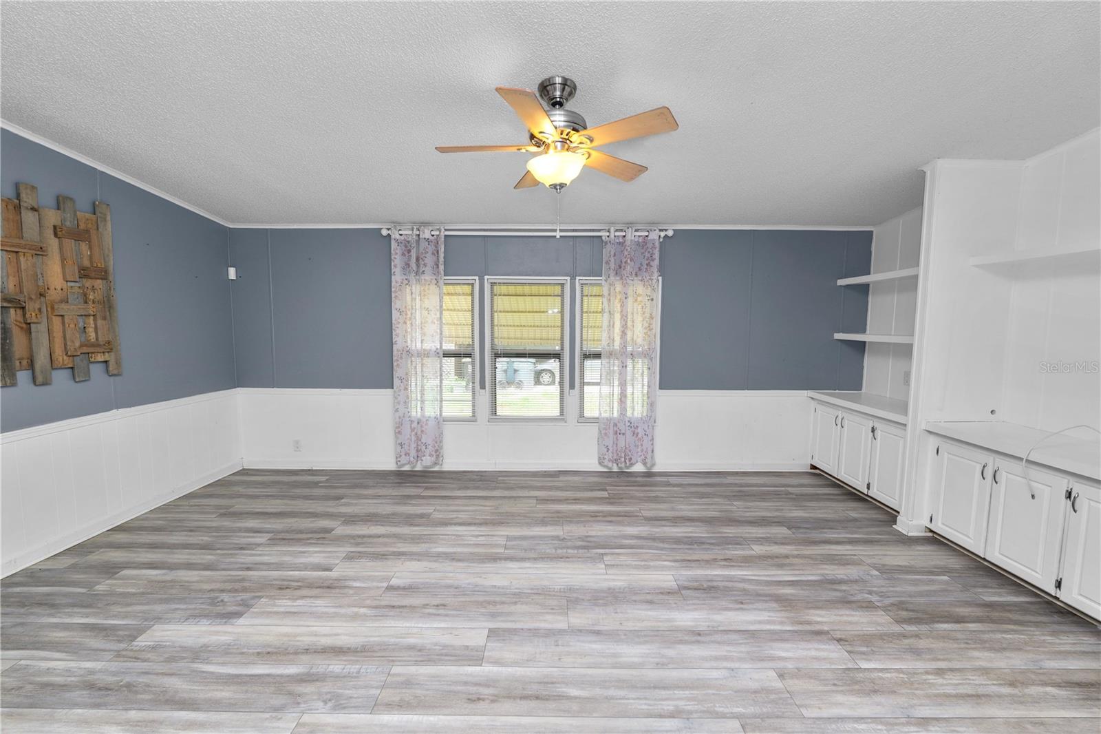 COUNTRY KNOLL - Residential