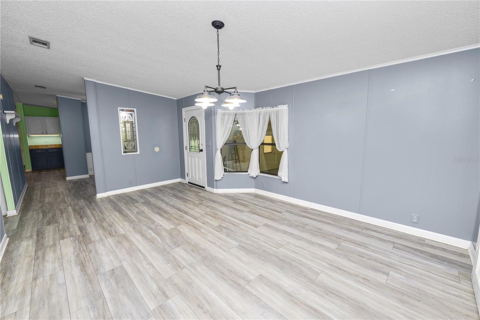 COUNTRY KNOLL - Residential