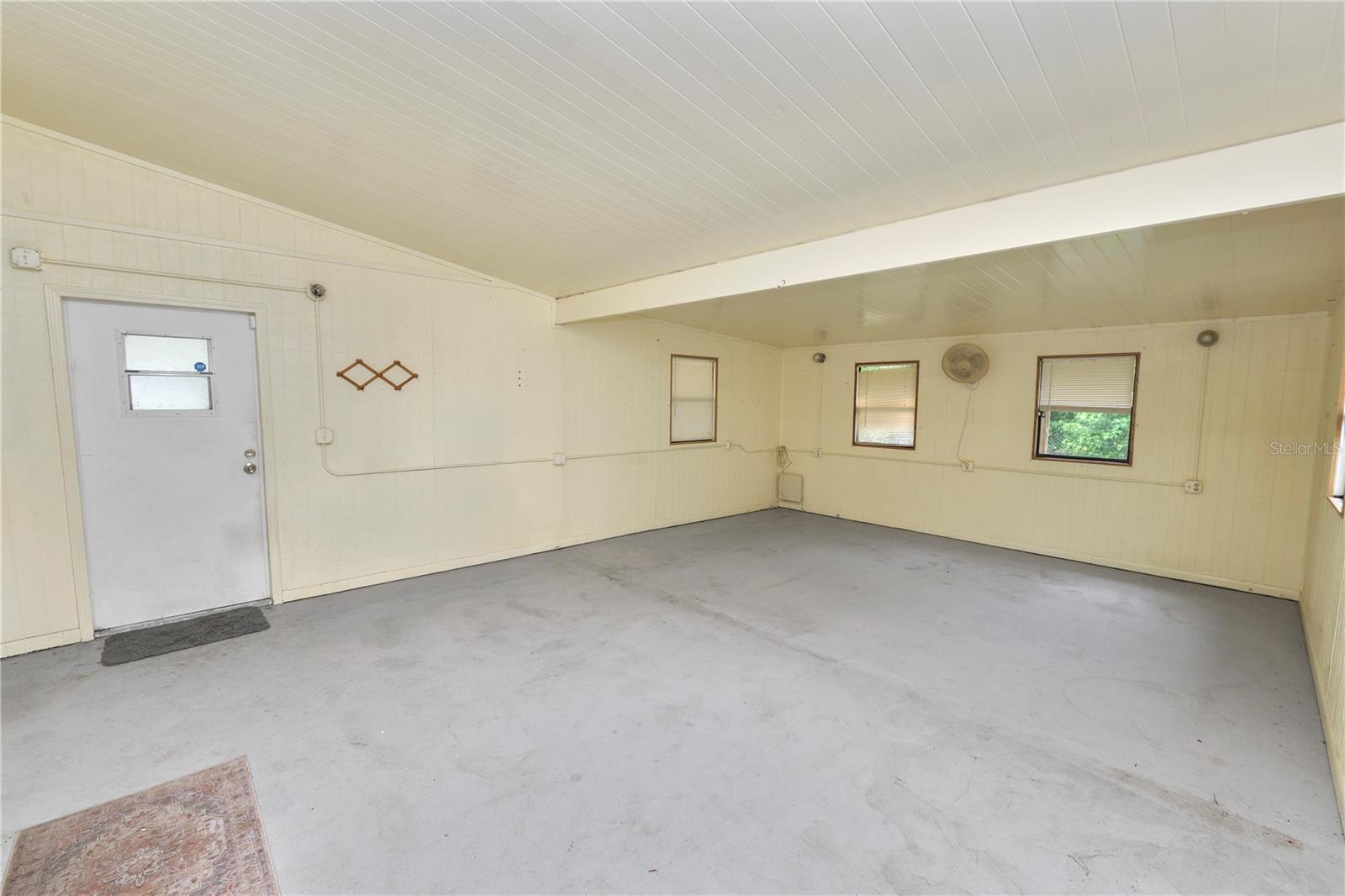 COUNTRY KNOLL - Residential