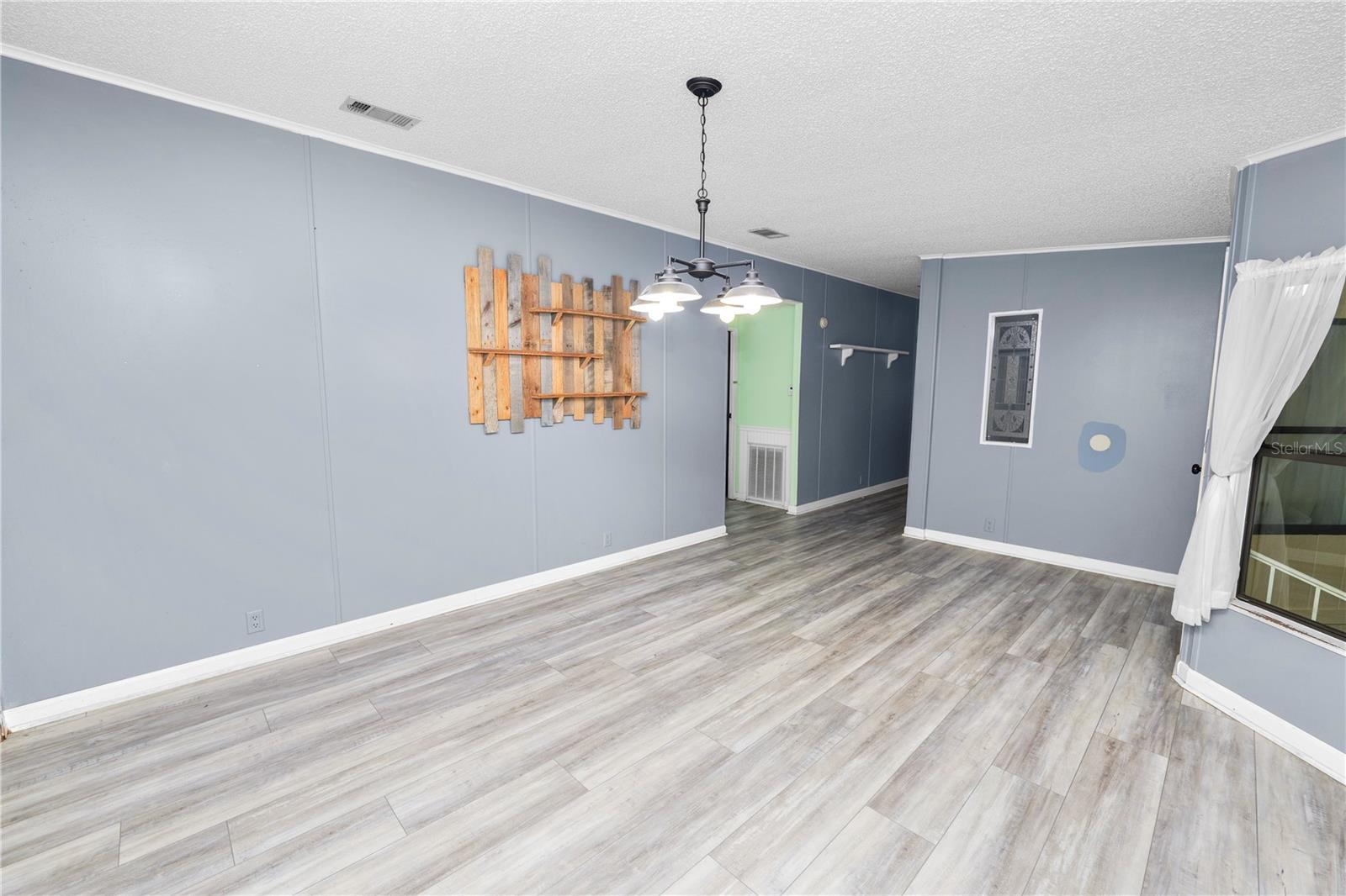 COUNTRY KNOLL - Residential