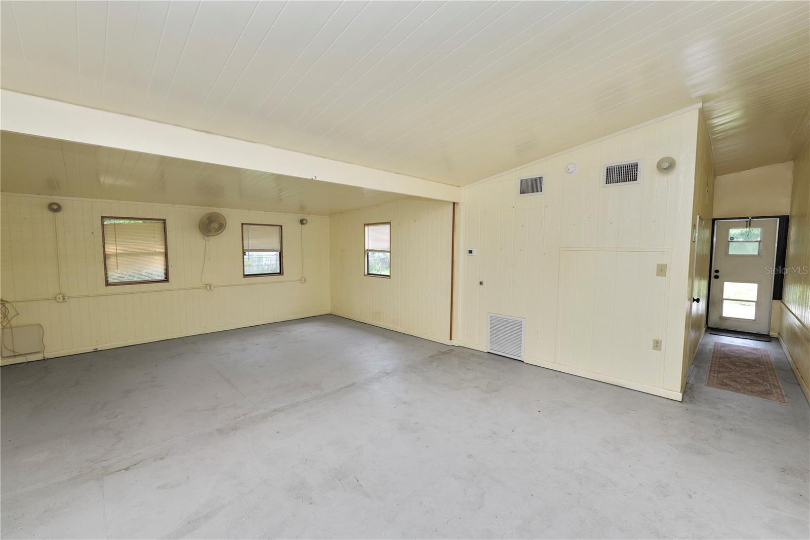 COUNTRY KNOLL - Residential