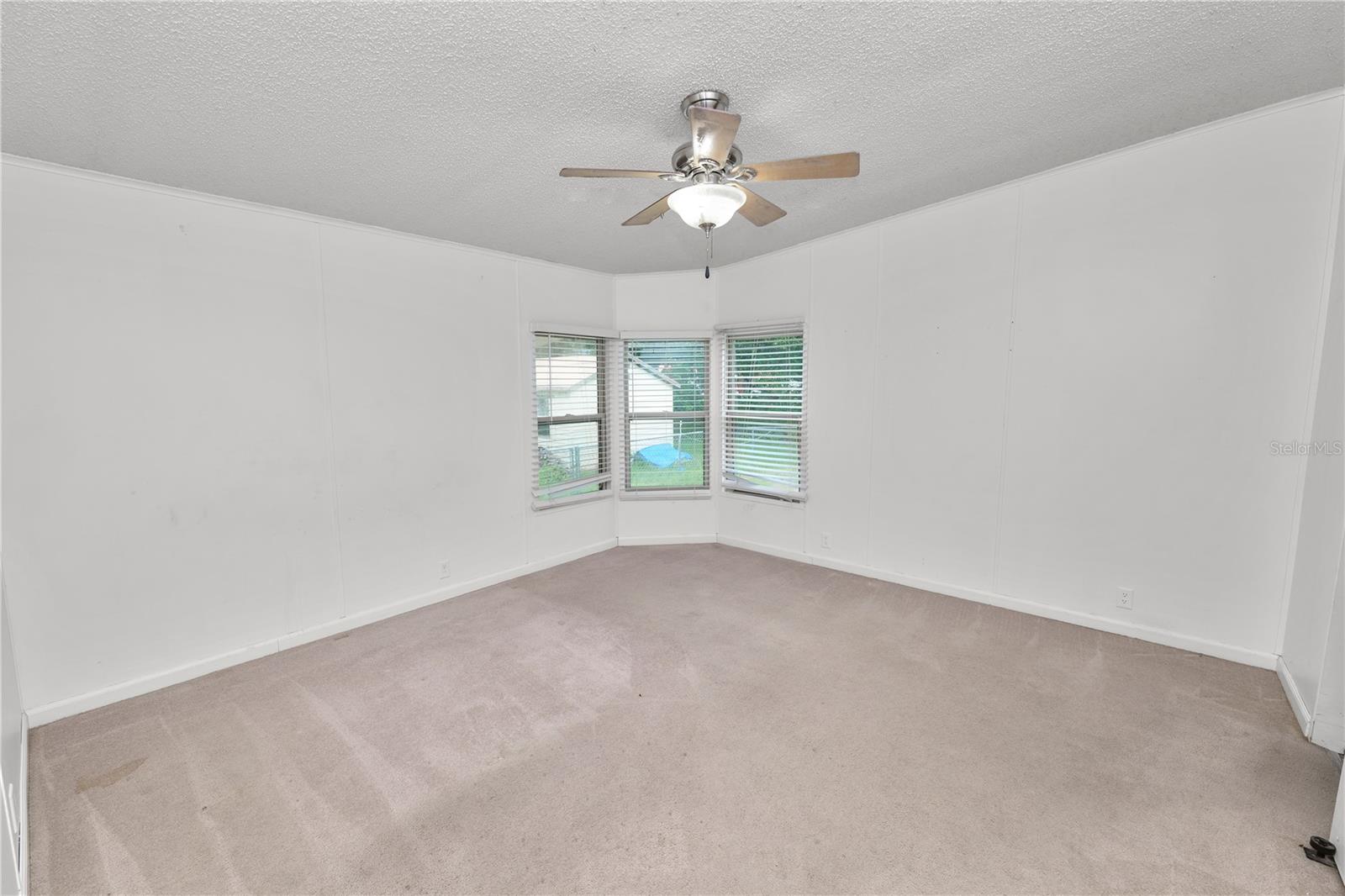 COUNTRY KNOLL - Residential