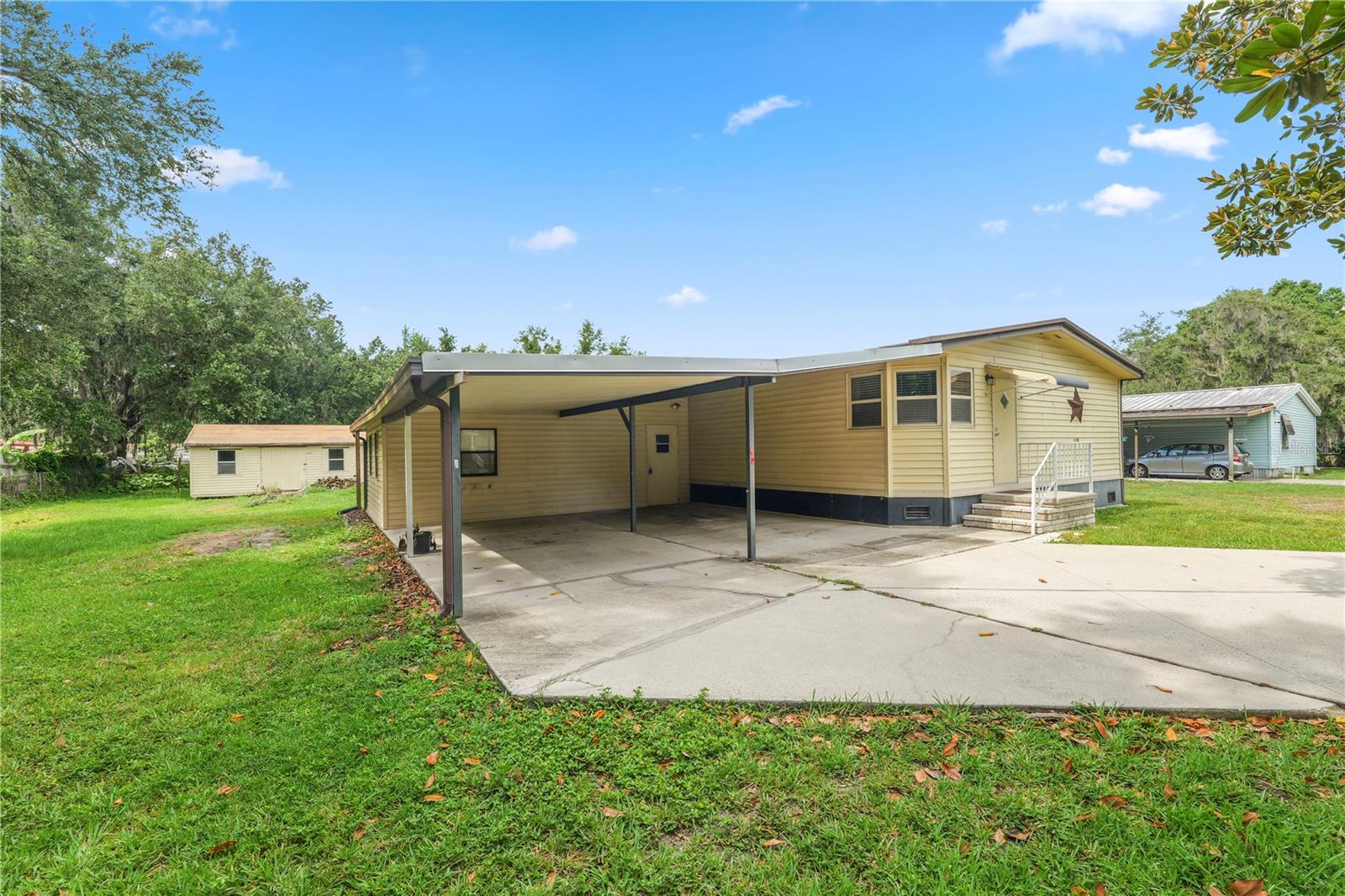 COUNTRY KNOLL - Residential
