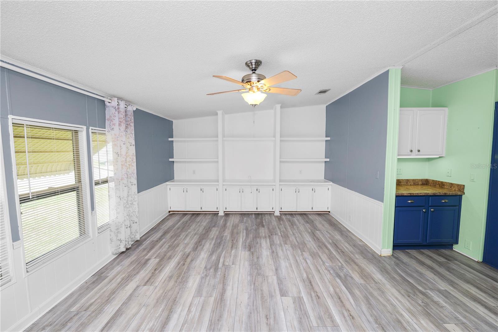 COUNTRY KNOLL - Residential