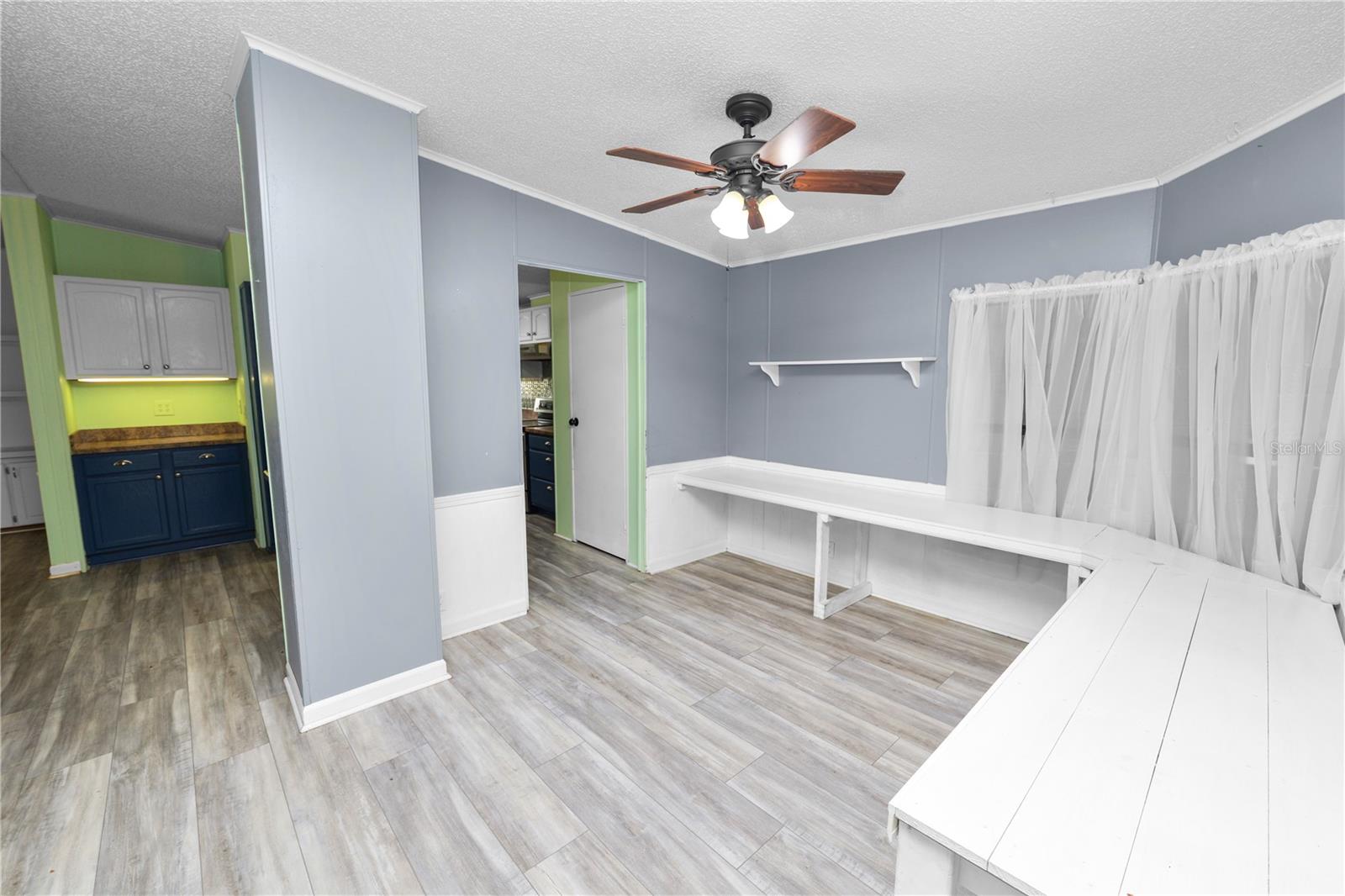 COUNTRY KNOLL - Residential