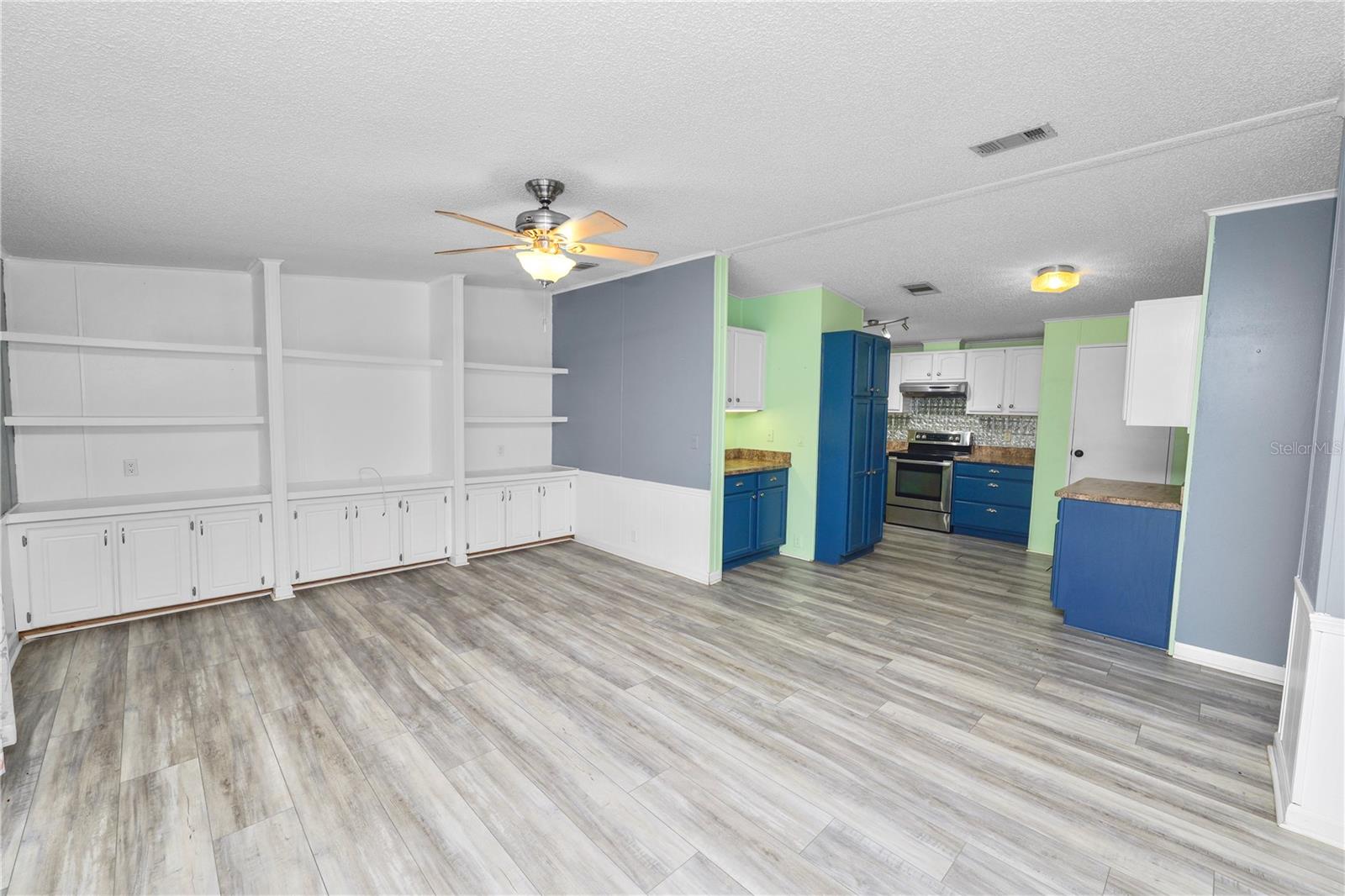 COUNTRY KNOLL - Residential