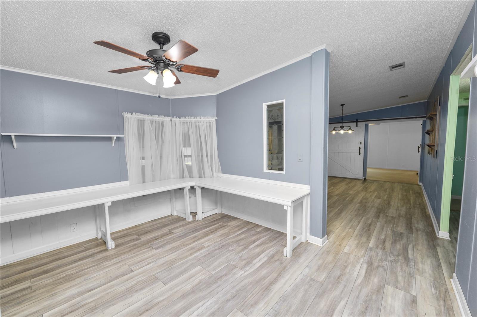 COUNTRY KNOLL - Residential