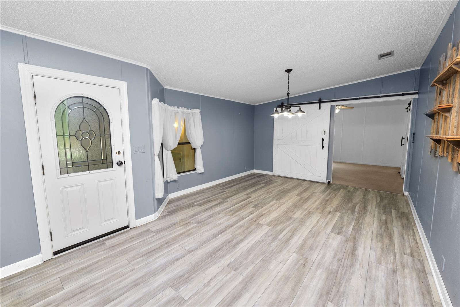 COUNTRY KNOLL - Residential