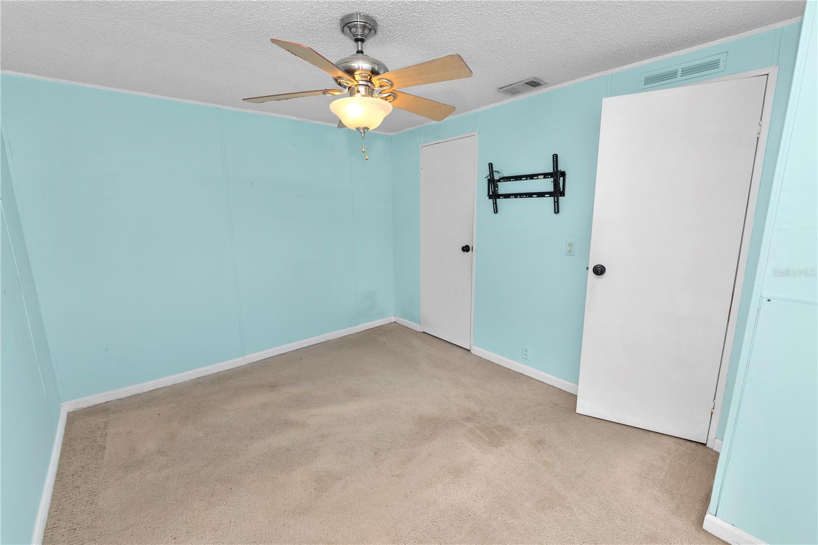 COUNTRY KNOLL - Residential