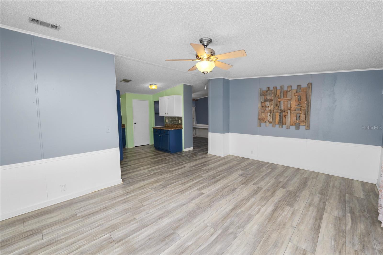 COUNTRY KNOLL - Residential