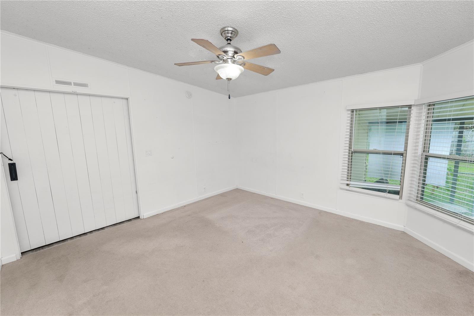 COUNTRY KNOLL - Residential