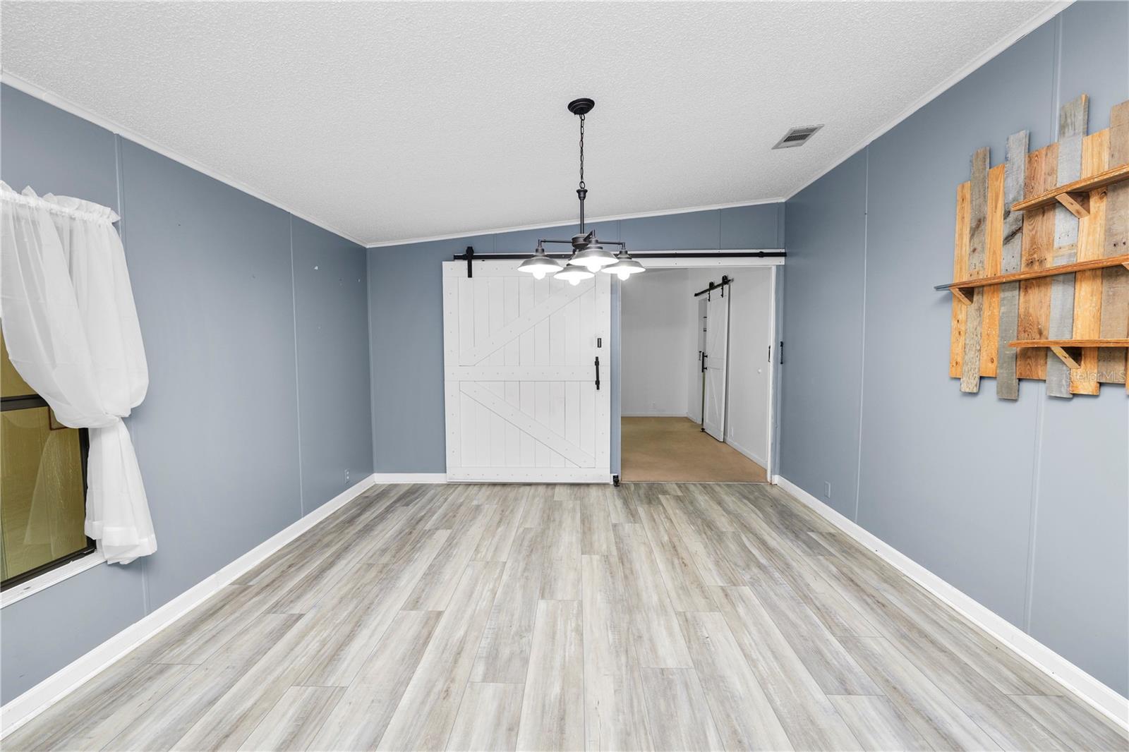 COUNTRY KNOLL - Residential