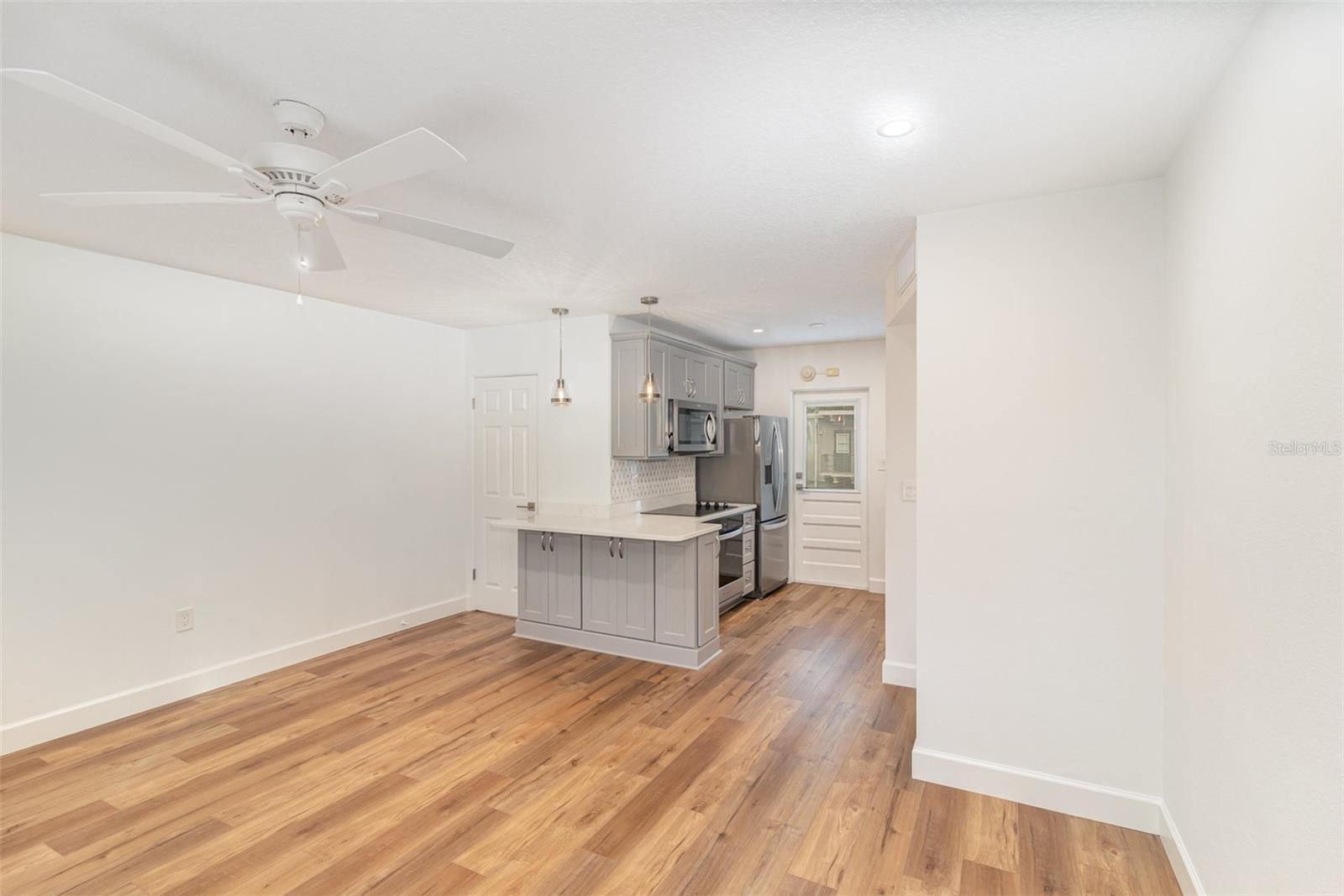LAKE KILLARNEY CONDO - Residential Lease