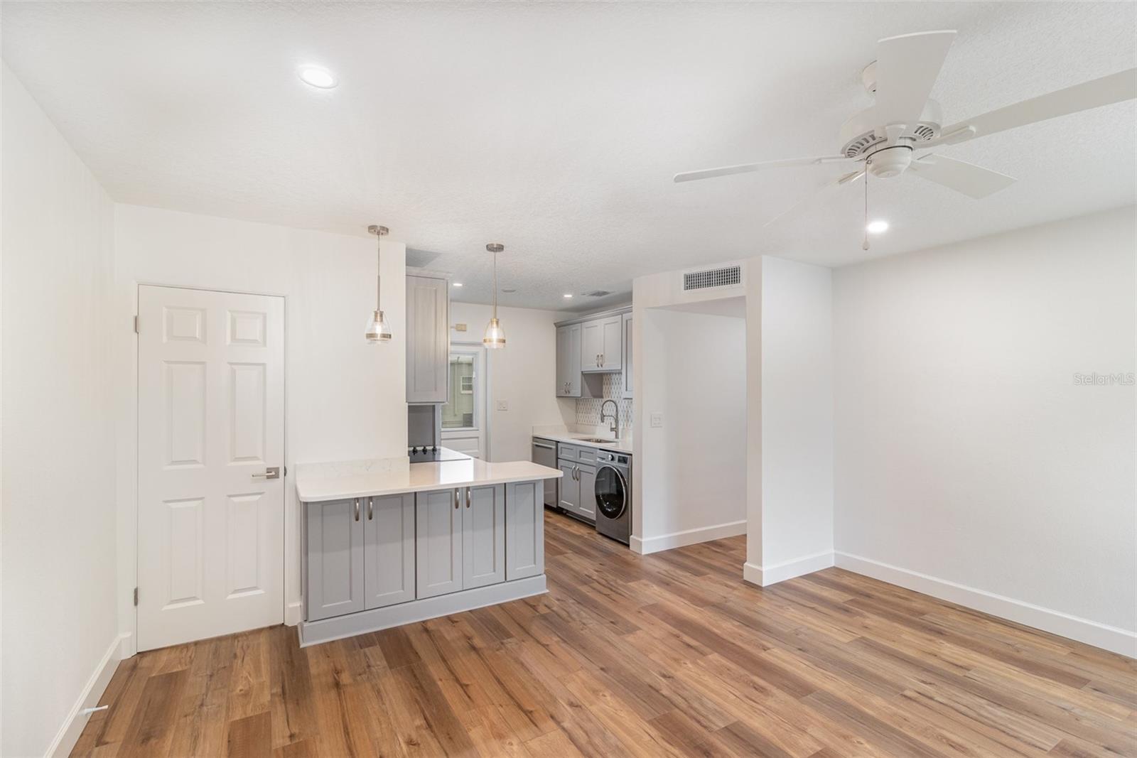 LAKE KILLARNEY CONDO - Residential Lease