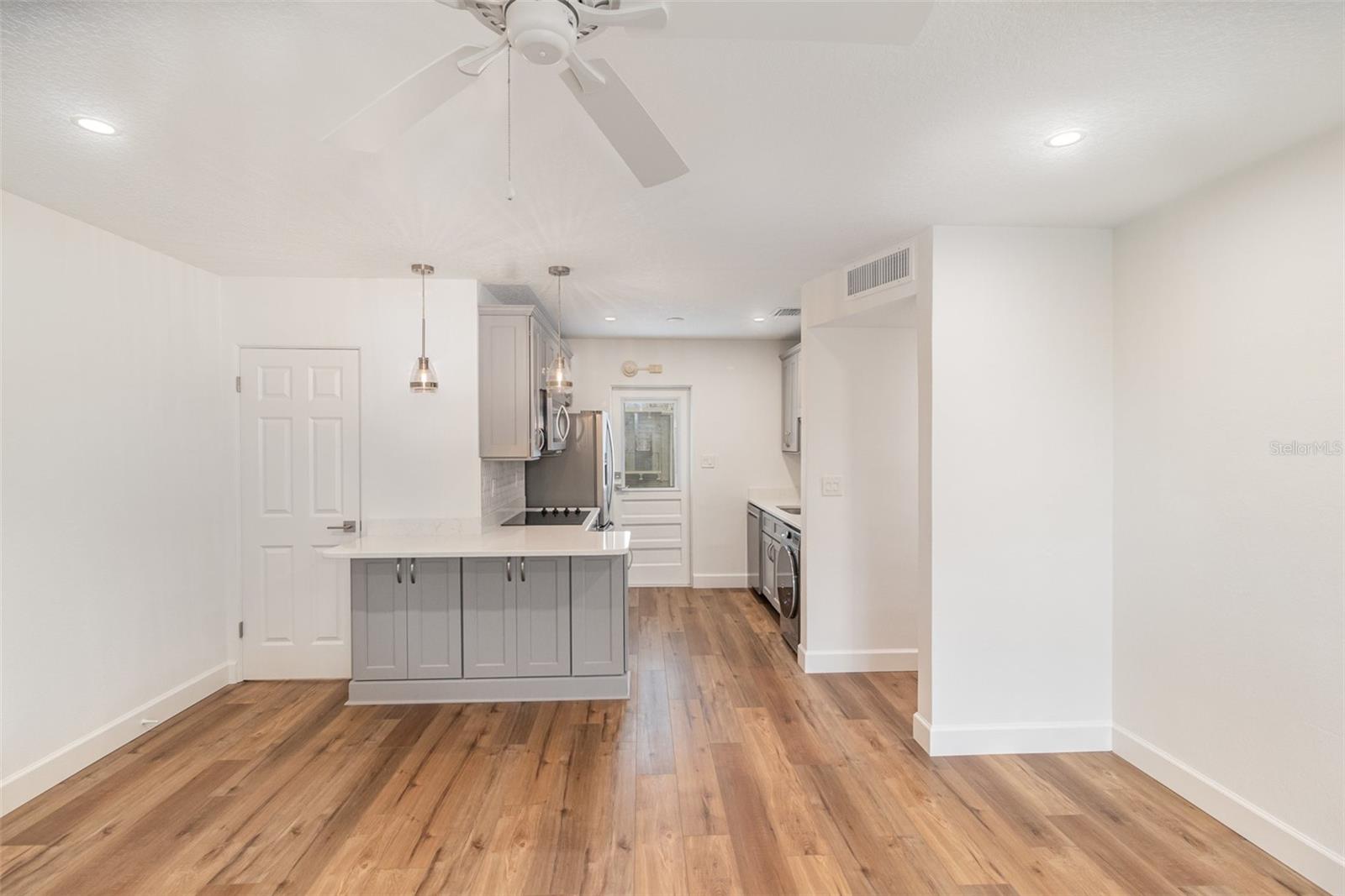 LAKE KILLARNEY CONDO - Residential Lease