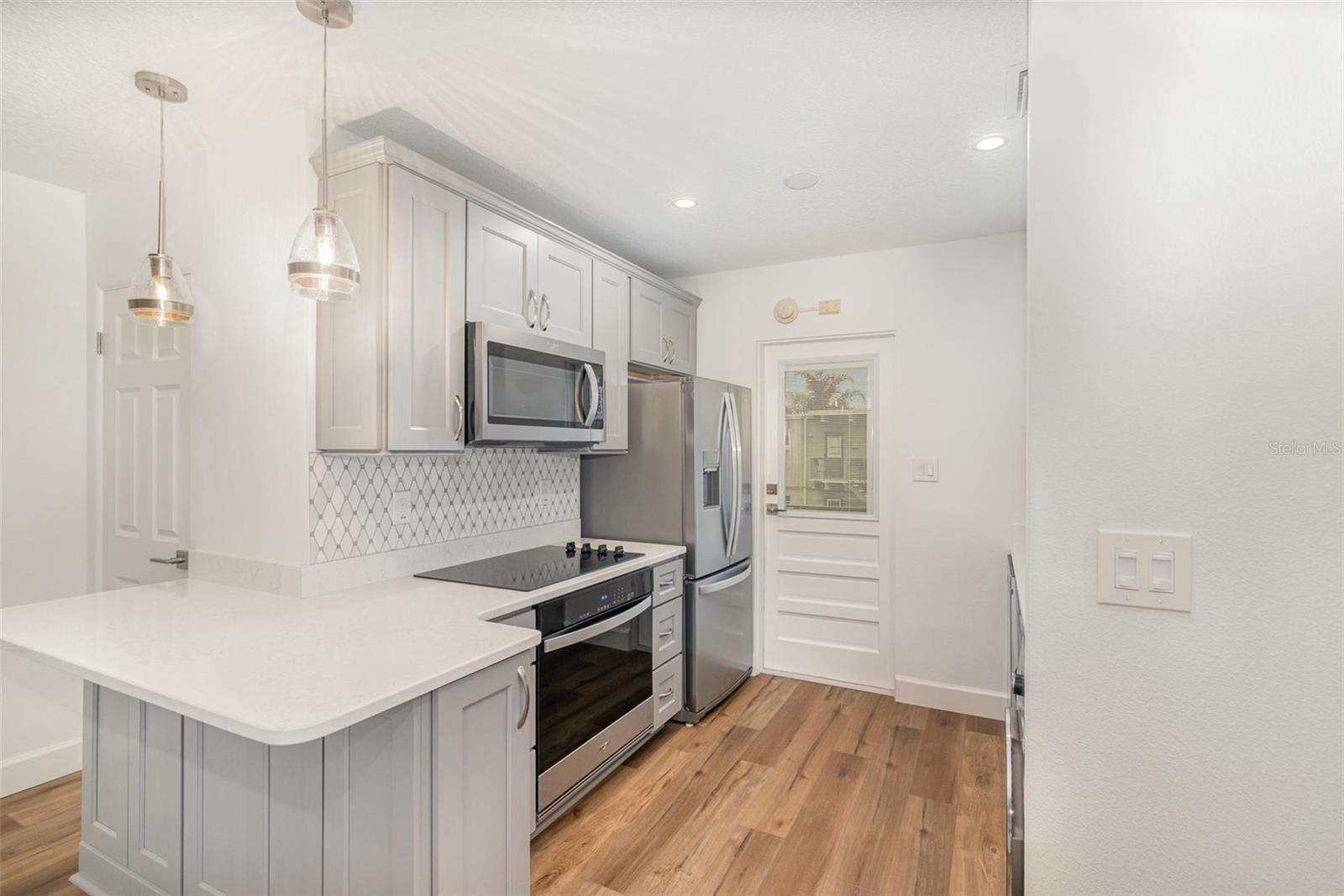 LAKE KILLARNEY CONDO - Residential Lease
