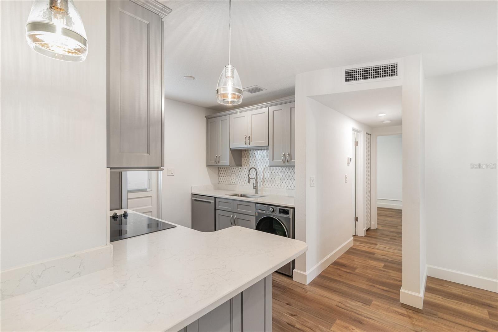 LAKE KILLARNEY CONDO - Residential Lease