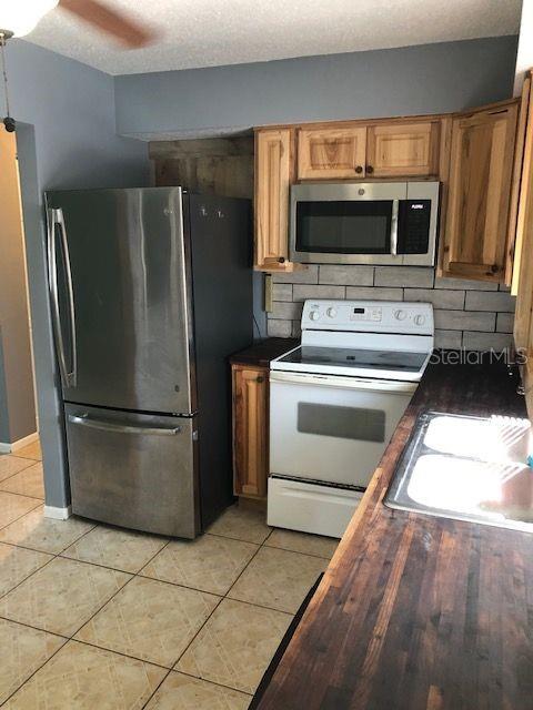 LAKE PALMS SEC 2 - Residential Lease