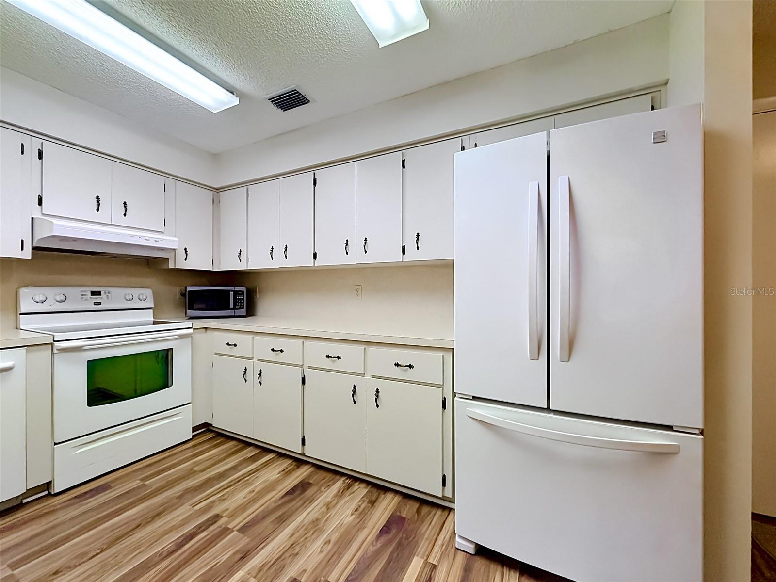 CIRCLE SQUARE WOODS #Y - Residential