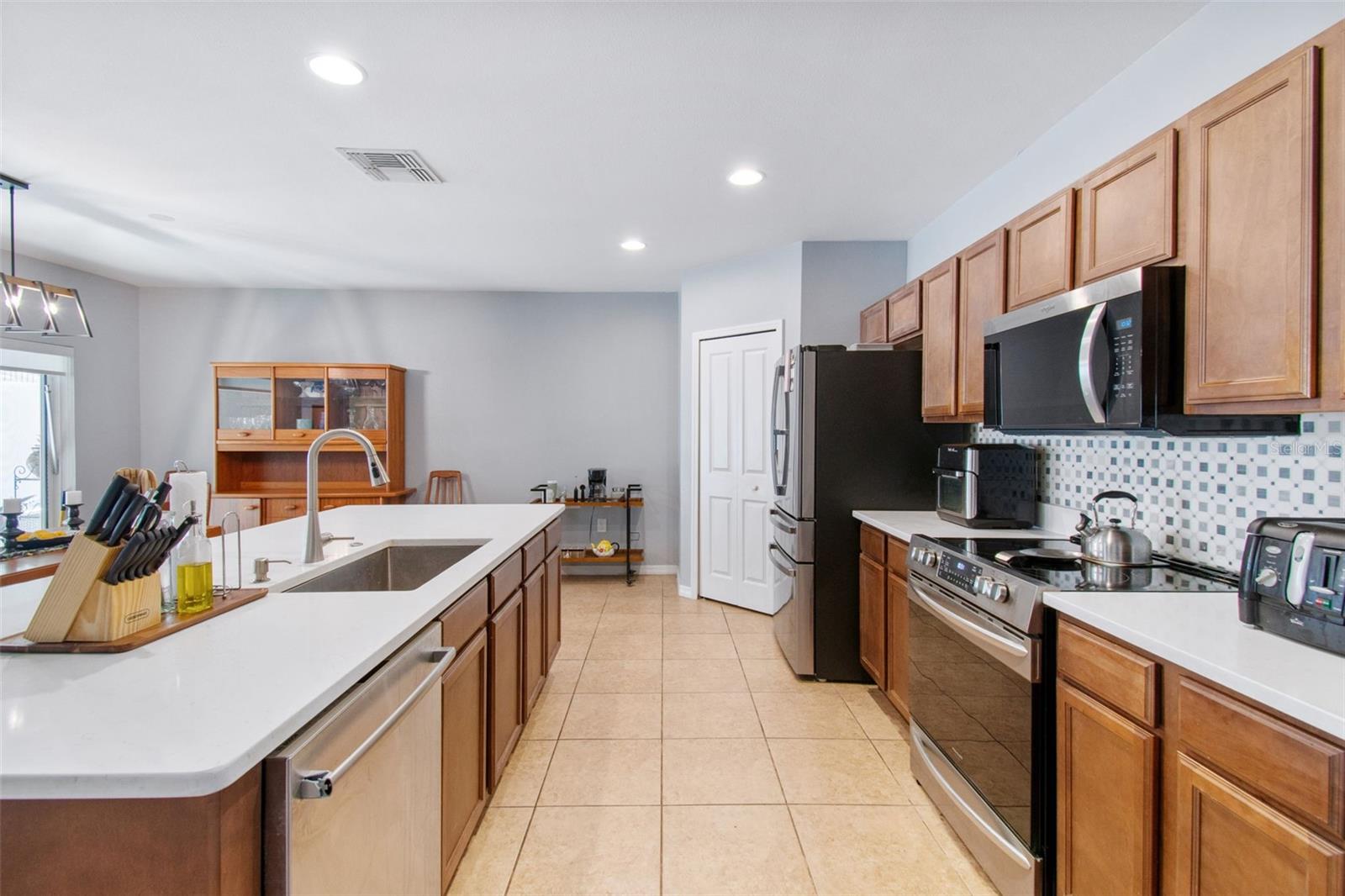COUNTRY CLUB VILLAGE - Residential Lease
