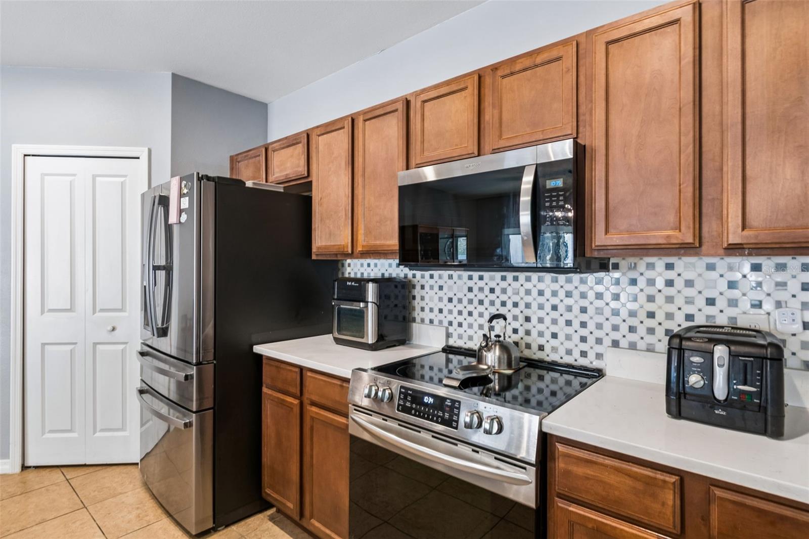 COUNTRY CLUB VILLAGE - Residential Lease