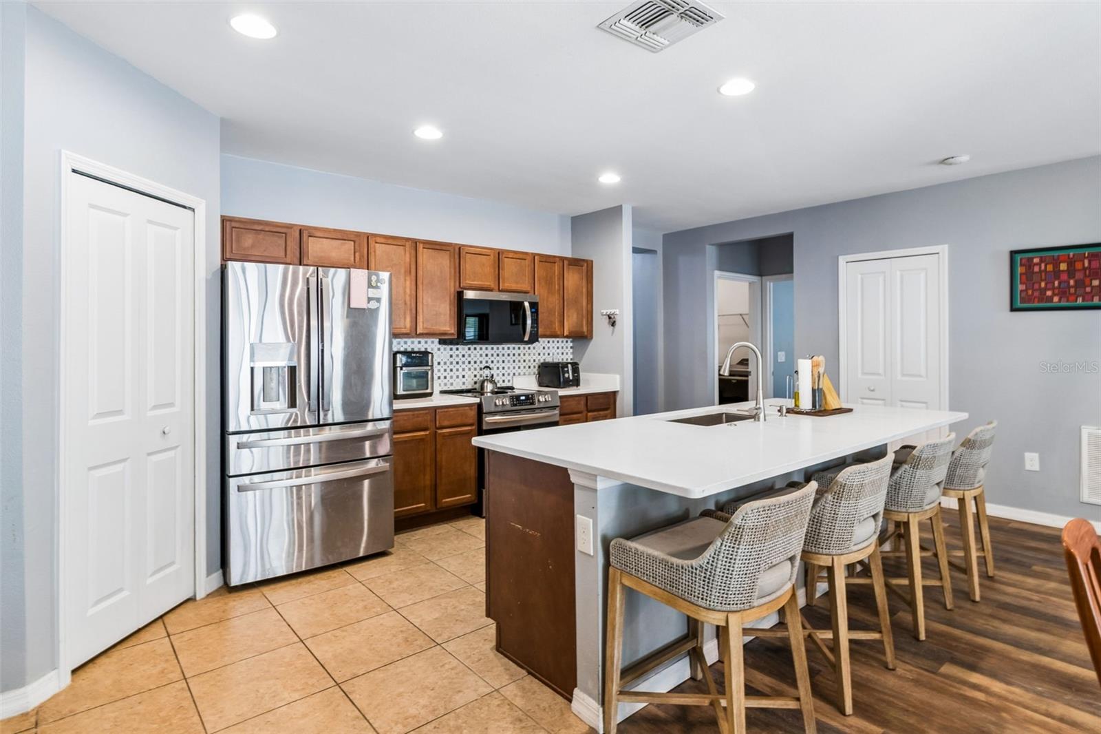 COUNTRY CLUB VILLAGE - Residential Lease