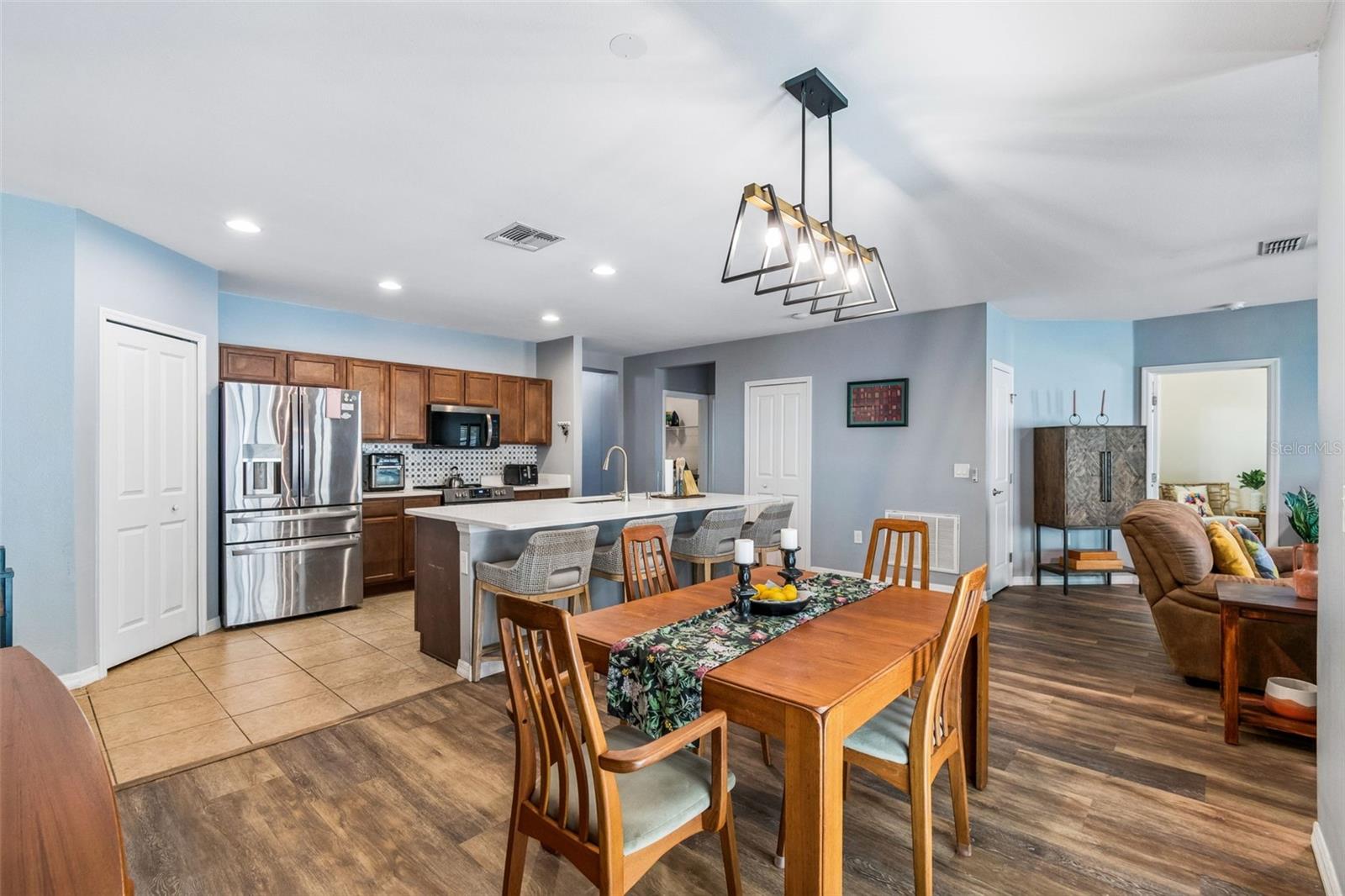 COUNTRY CLUB VILLAGE - Residential Lease