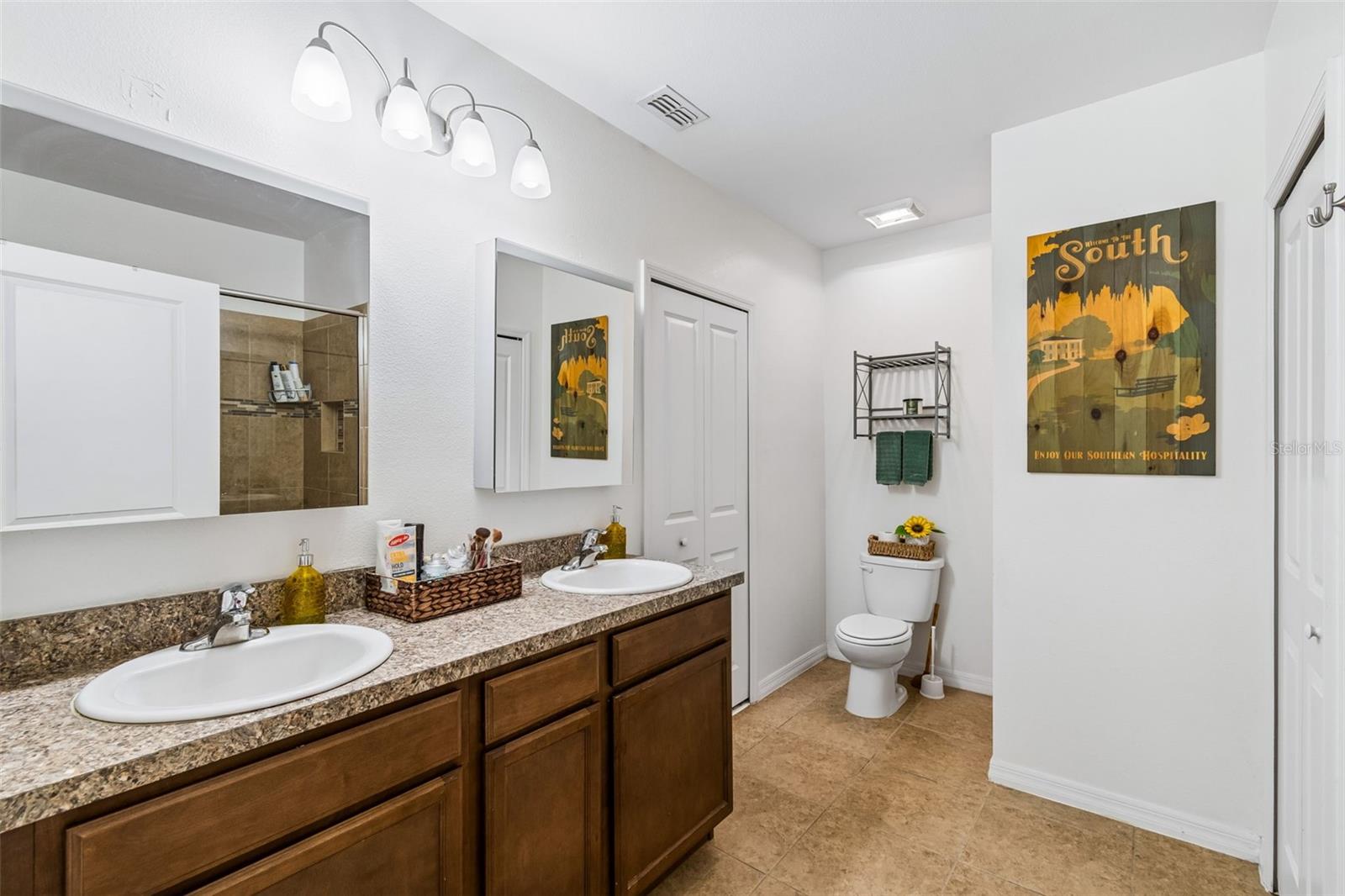 COUNTRY CLUB VILLAGE - Residential Lease