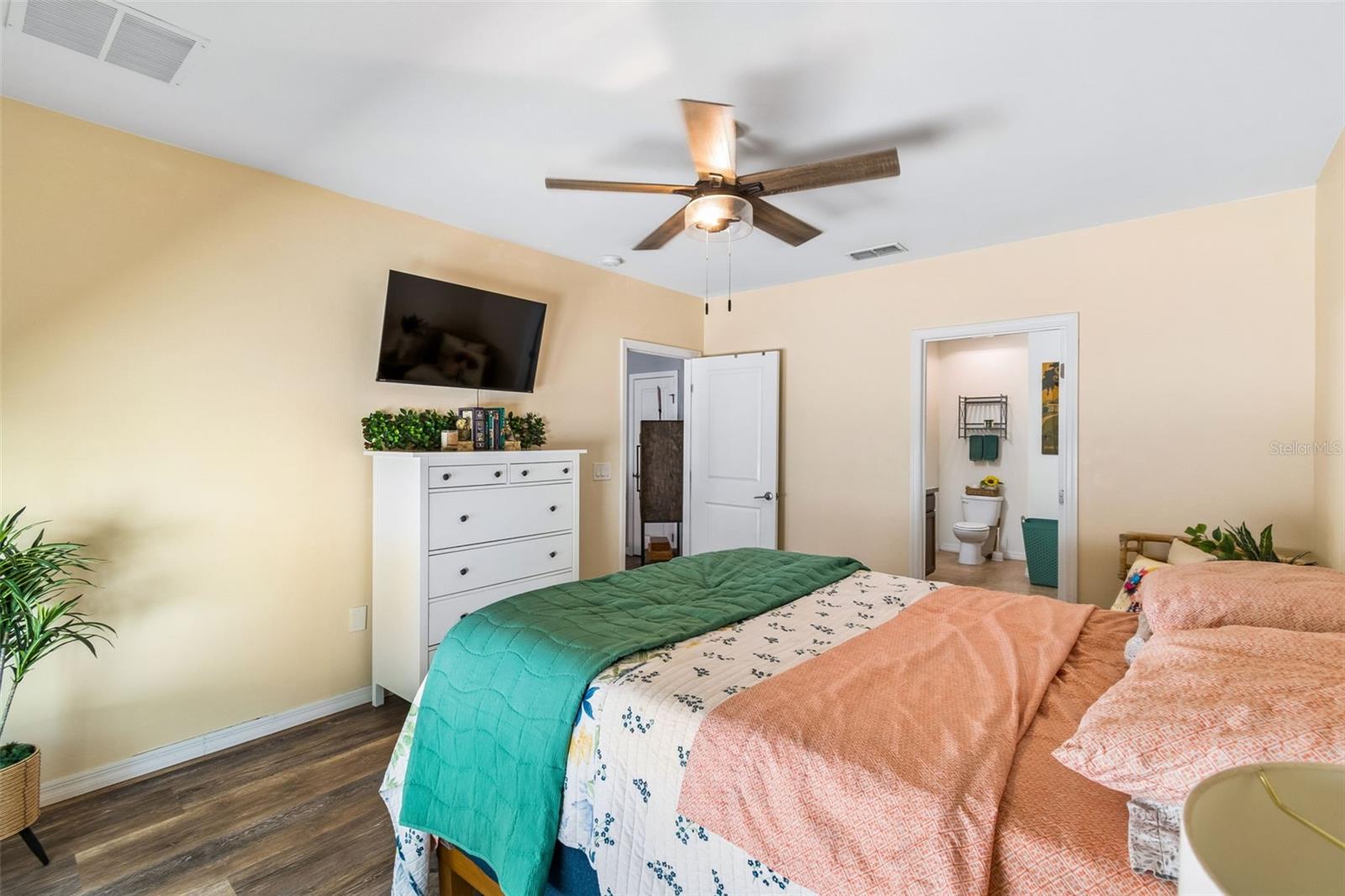 COUNTRY CLUB VILLAGE - Residential Lease