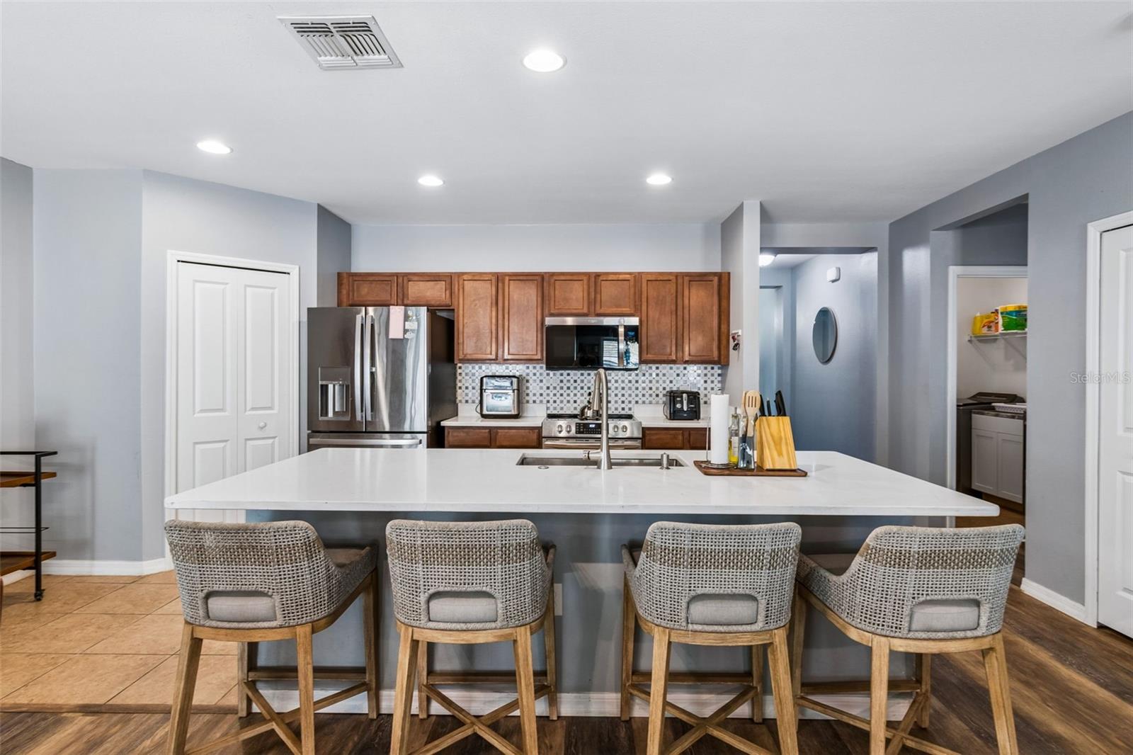 COUNTRY CLUB VILLAGE - Residential Lease