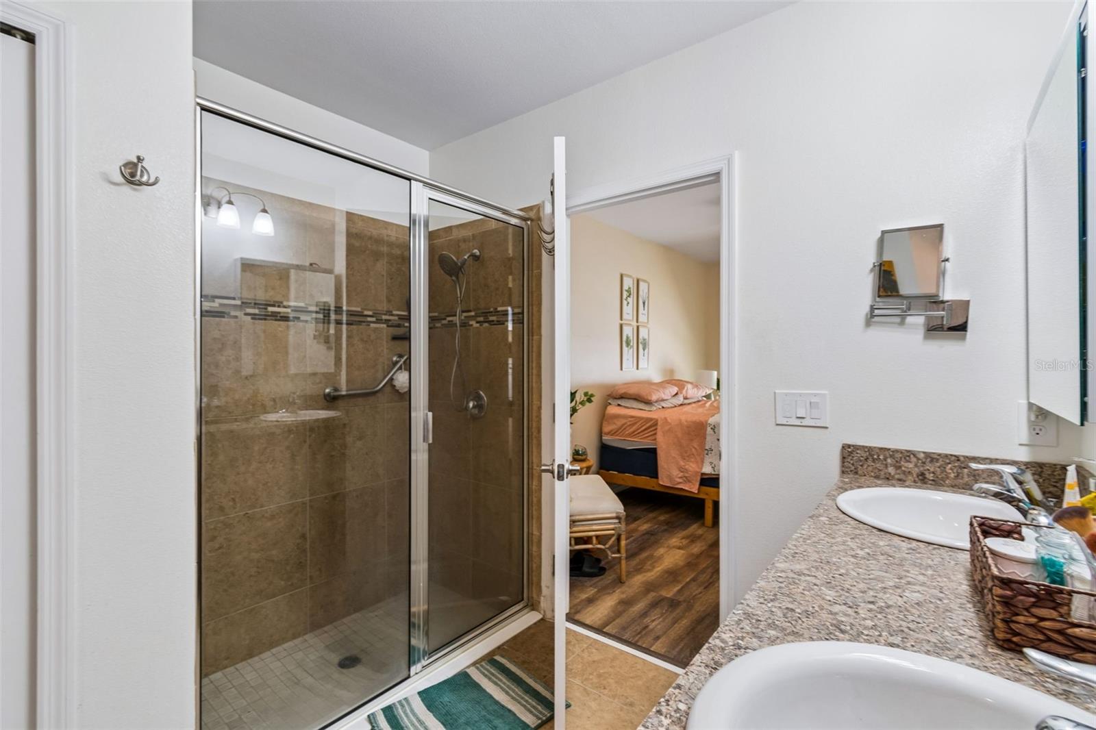 COUNTRY CLUB VILLAGE - Residential Lease