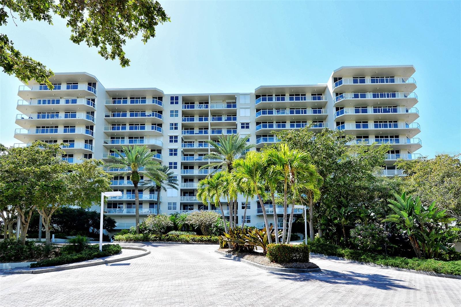 L ELEGANCE ON LIDO BEACH - Residential
