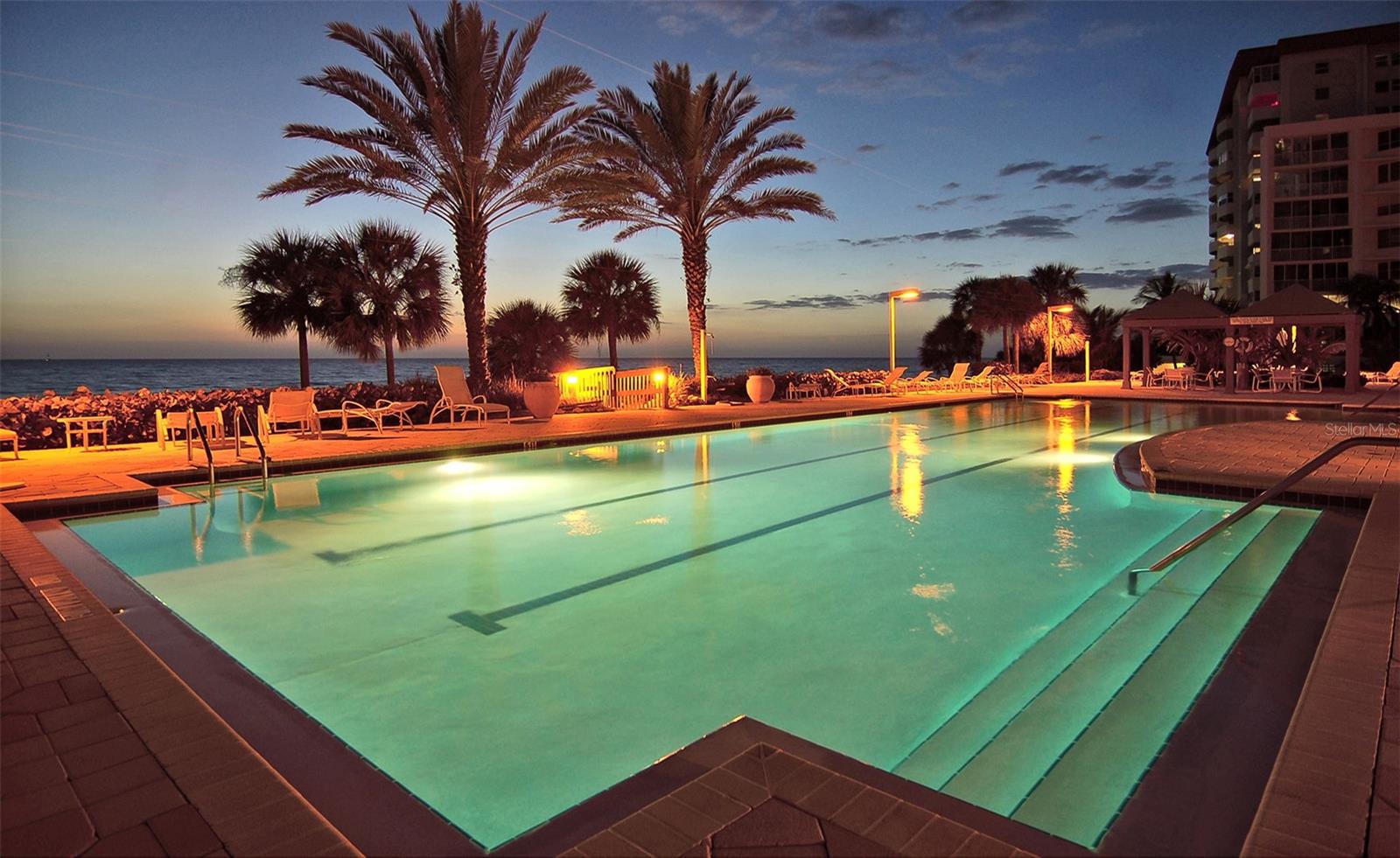 L ELEGANCE ON LIDO BEACH - Residential