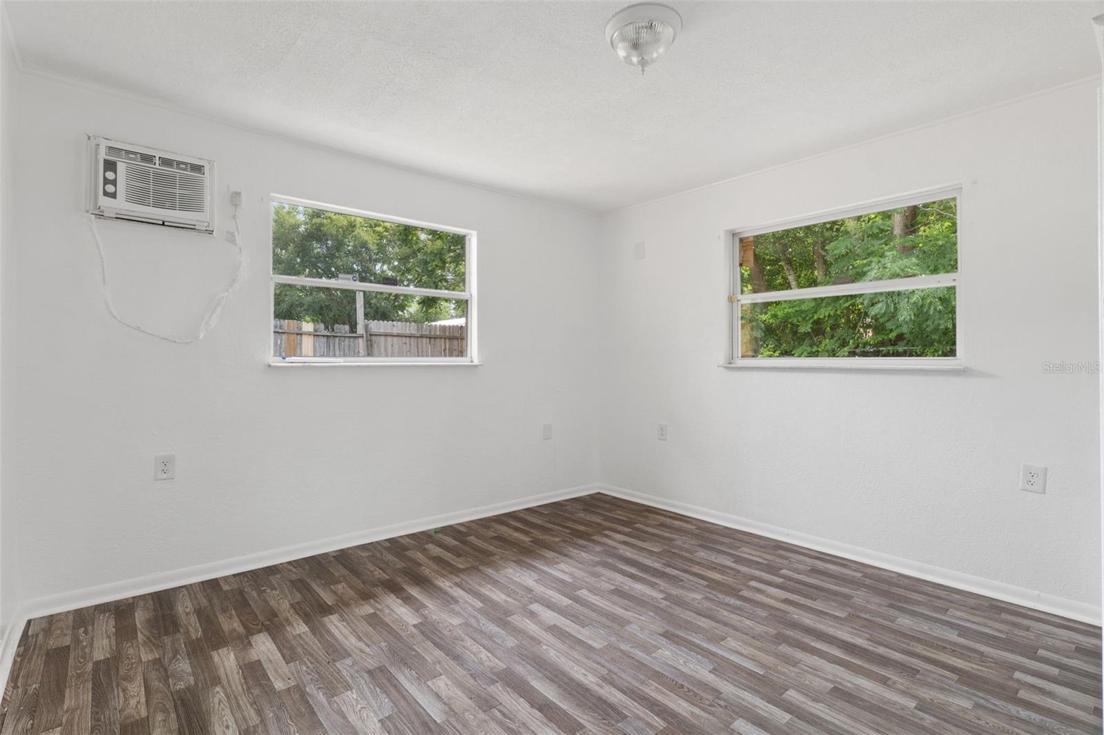 WEEKI WACHEE WOODLANDS - Residential