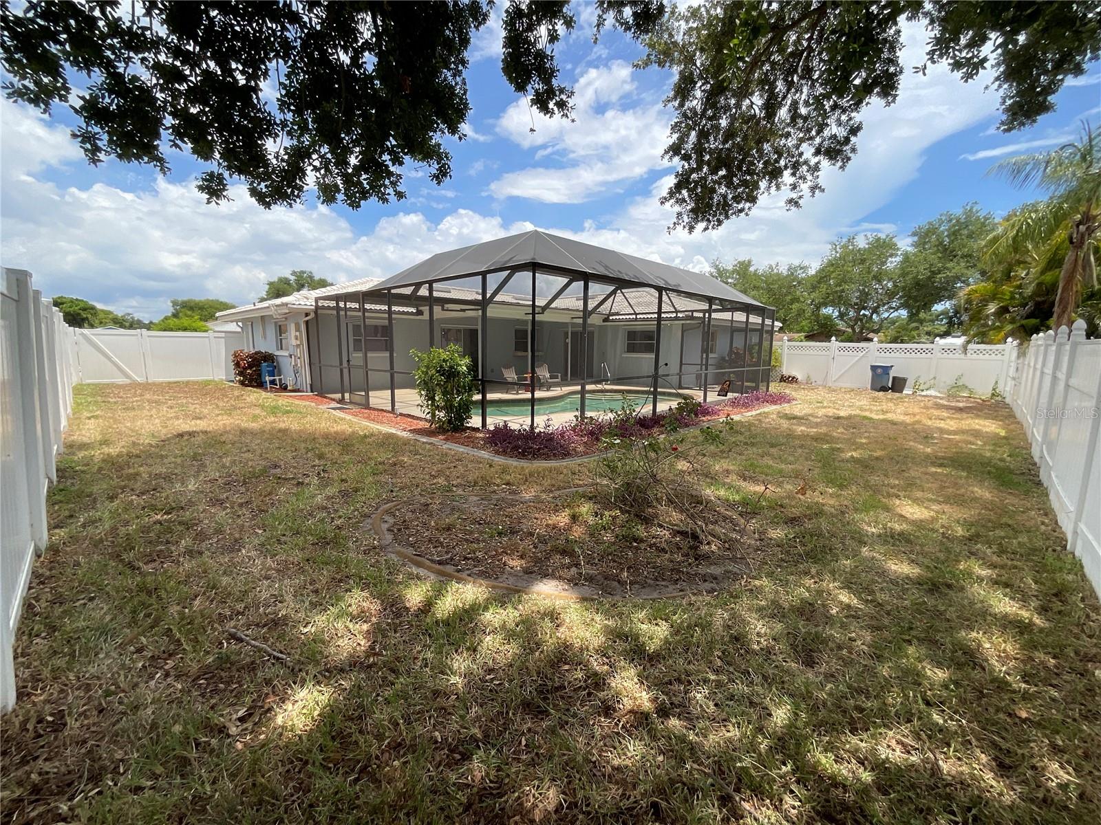 PINE LAKES - Residential