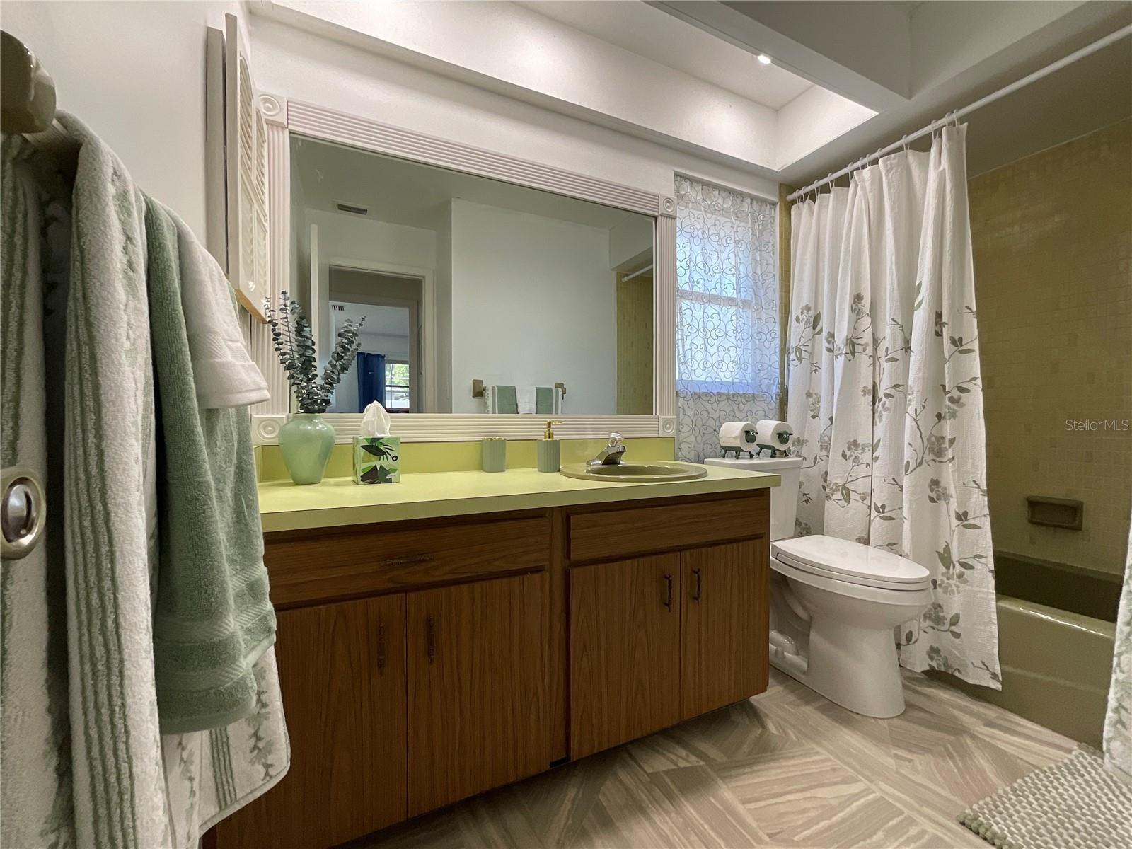 PINE LAKES - Residential