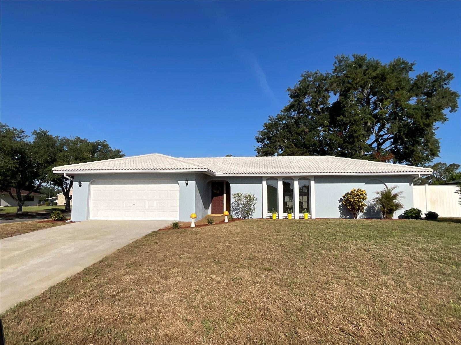 PINE LAKES - Residential